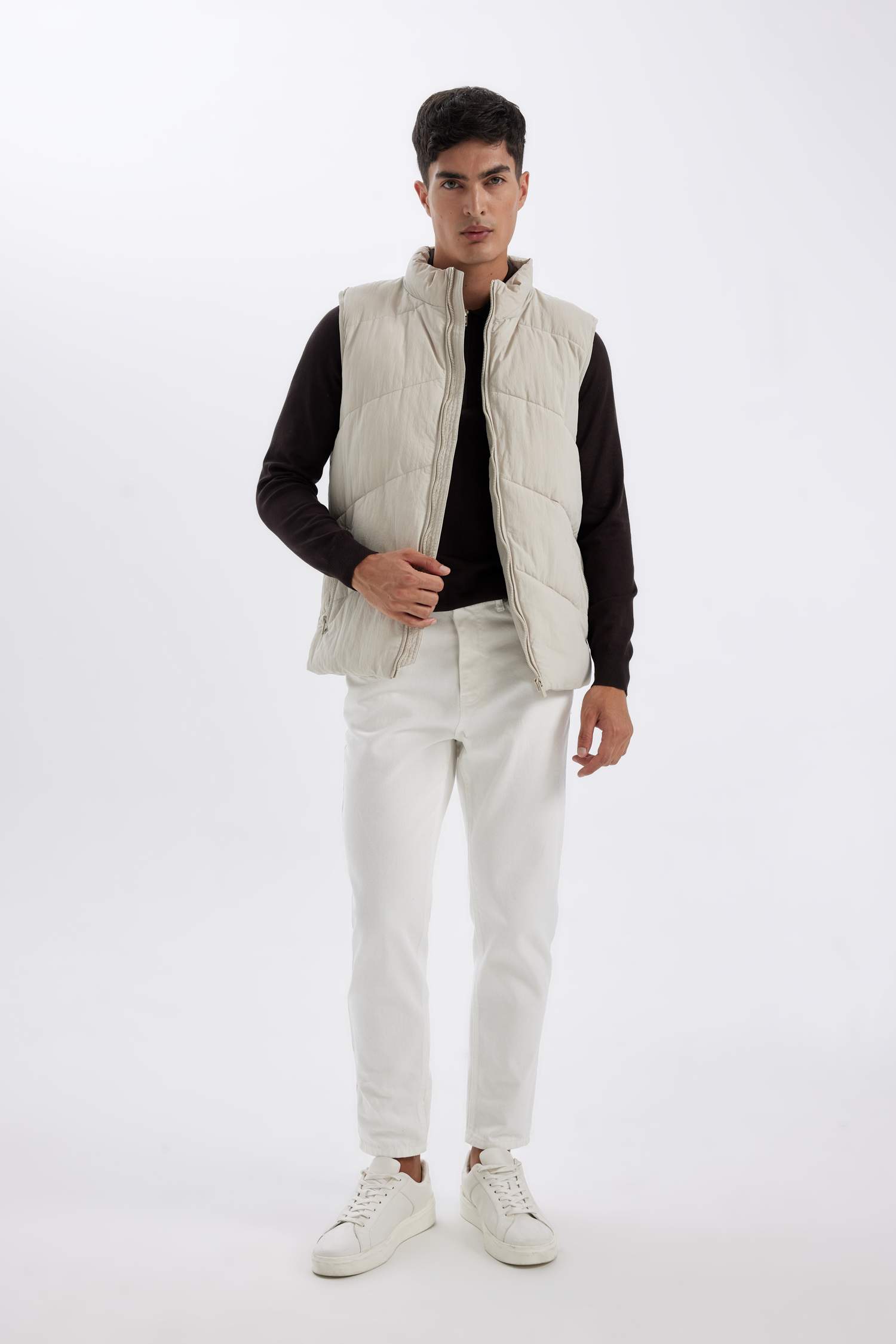 Dik Yaka Kapitone Fermuarlı Cepli Şişme Yelek