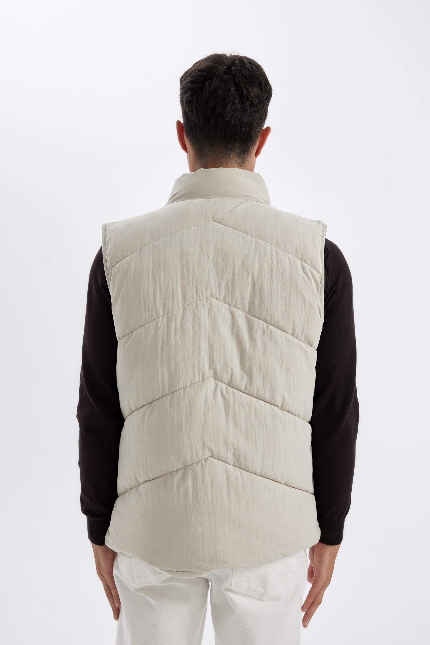 Dik Yaka Kapitone Fermuarlı Cepli Şişme Yelek