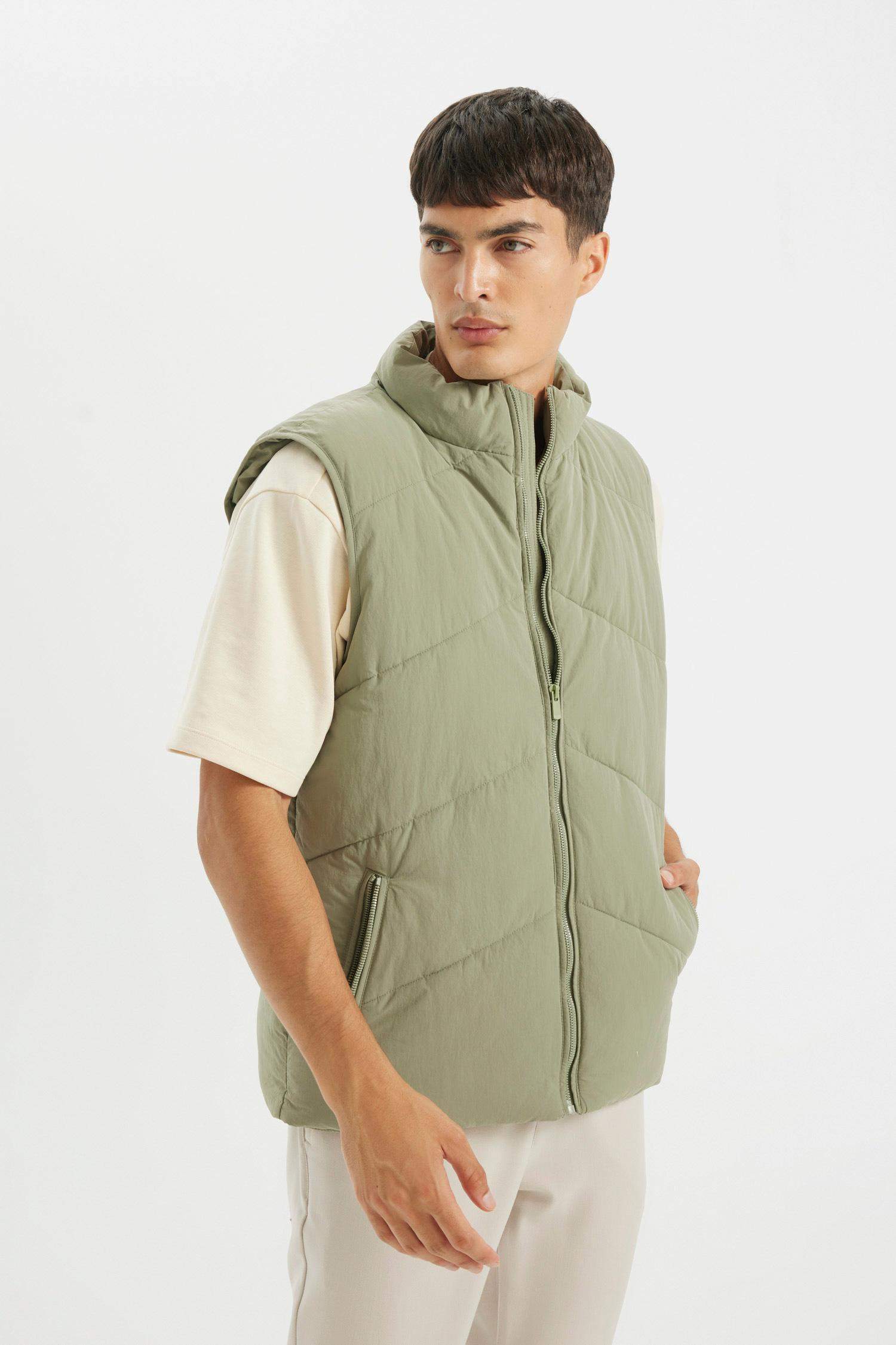 فيست بامب مبطن قصة عادية بياقة عالية