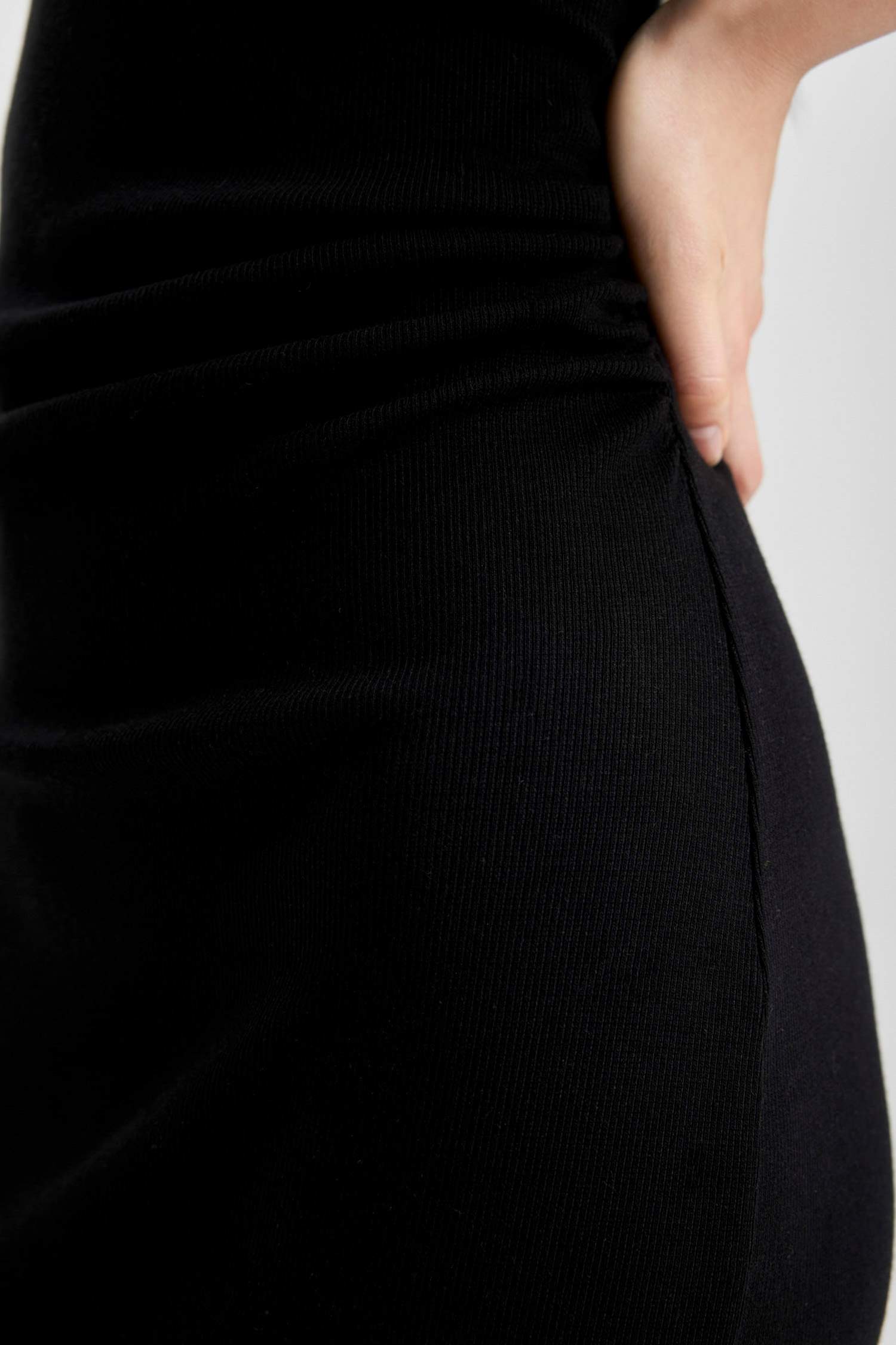 Straight Fit Kare Yaka Fitilli Kaşkorse Kolsuz Midi Elbise