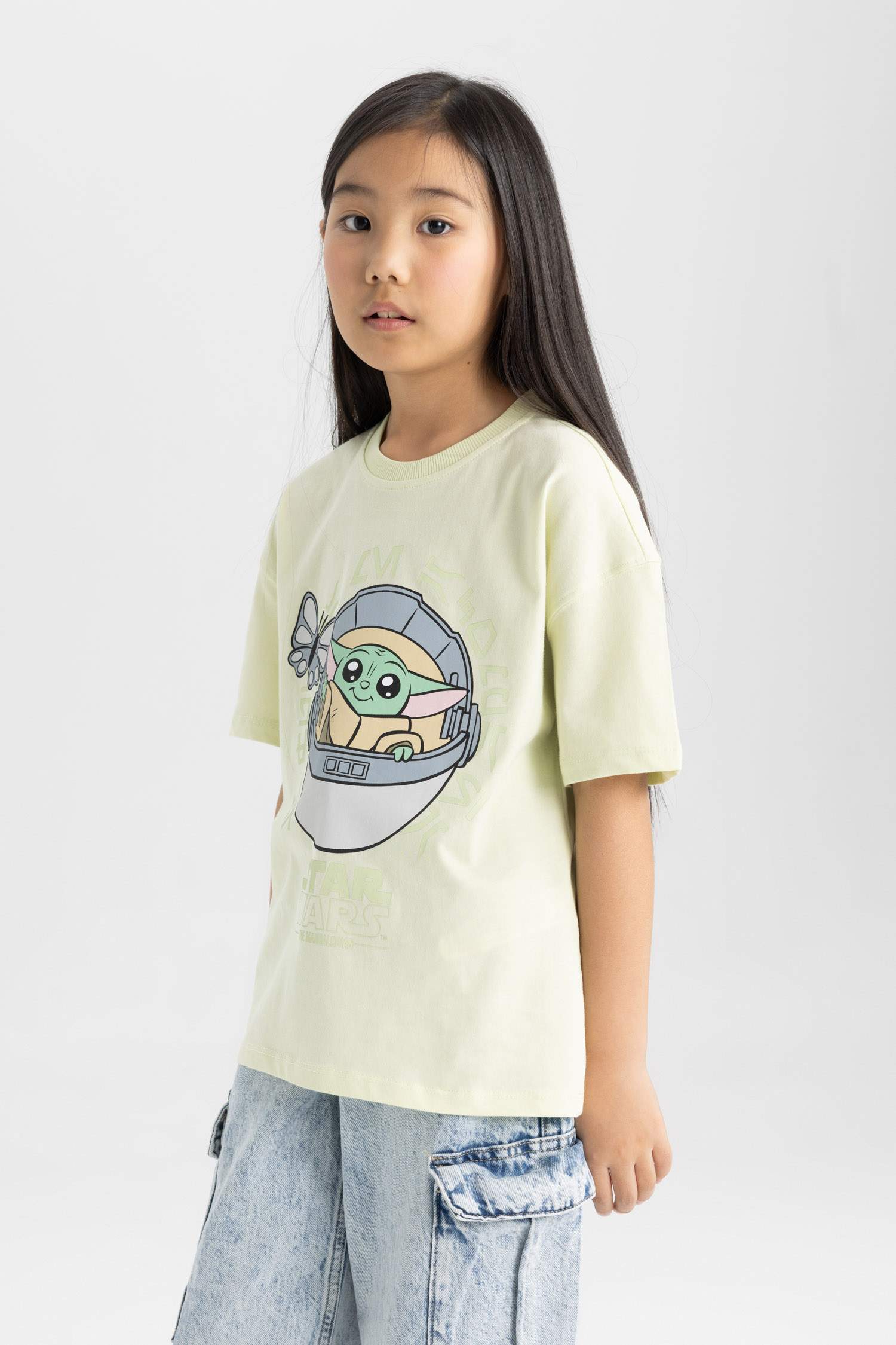 Kız Çocuk Star Wars-Mandalorian Relax Fit Bisiklet Yaka Kısa Kollu Tişört