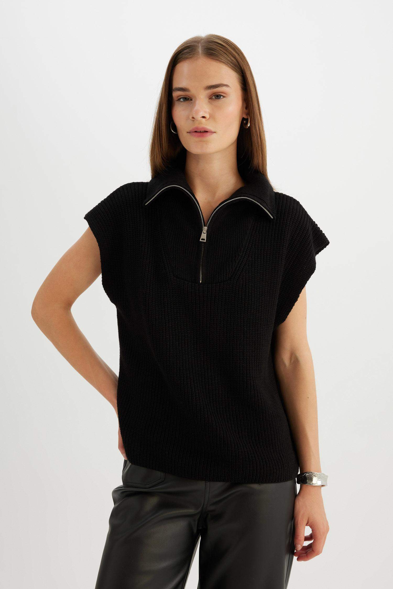 Relax Fit Fermuarlı Dik Yaka Selanik Kumaş Siyah Triko Süveter