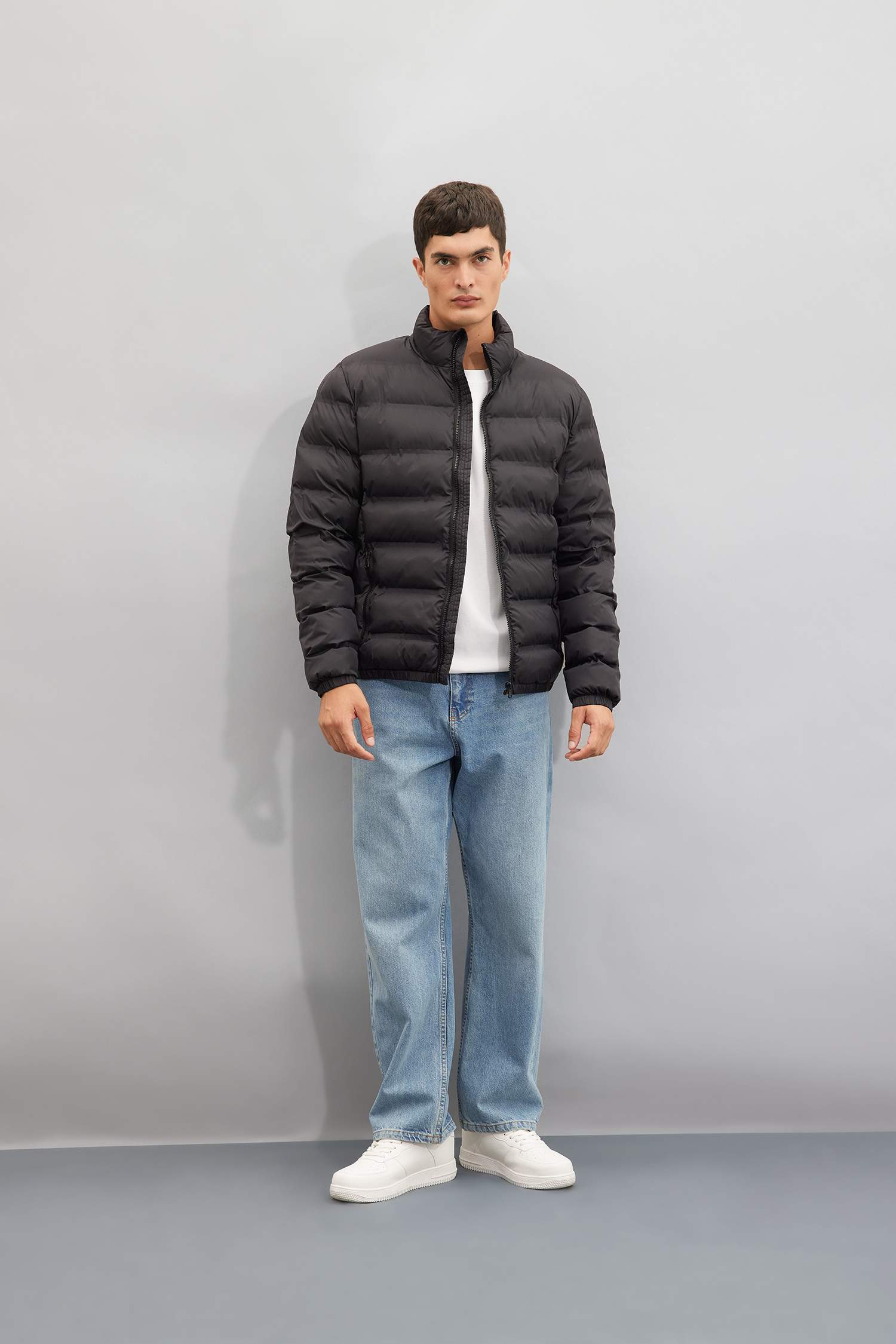 Doudoune zippée à col montant avec poches Coupe régulière