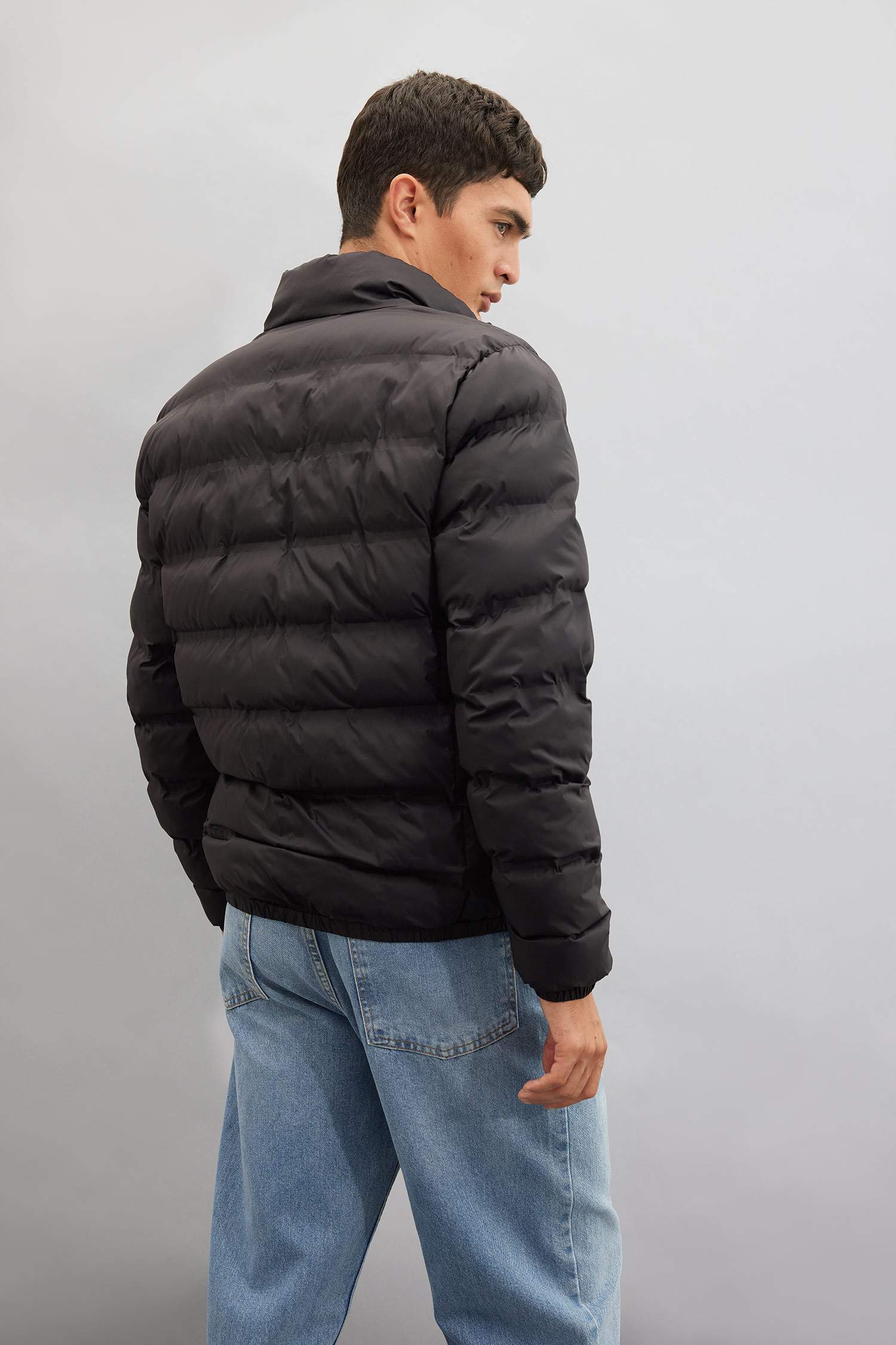 Doudoune zippée à col montant avec poches Coupe régulière