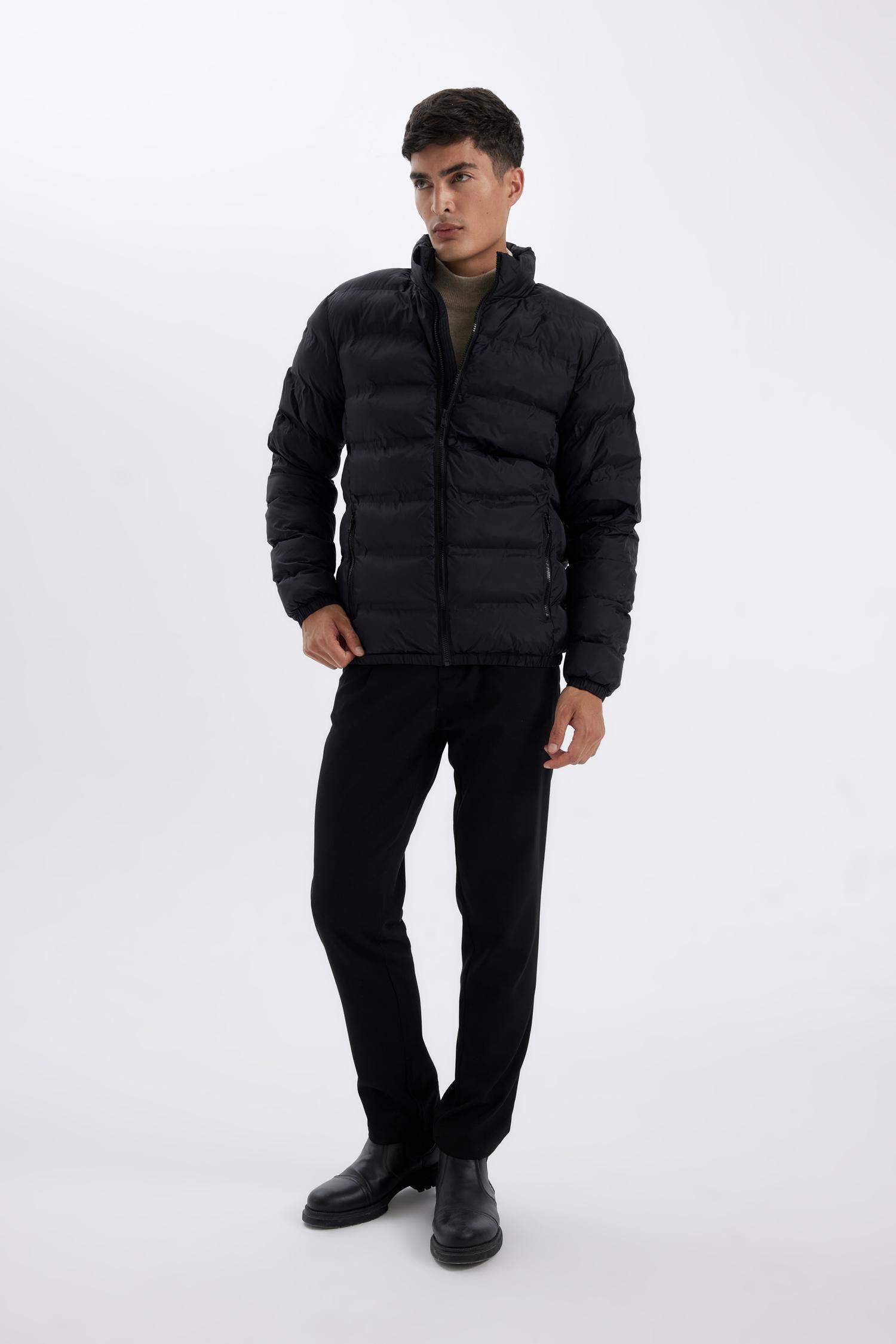 Doudoune zippée à col montant avec poches Coupe régulière