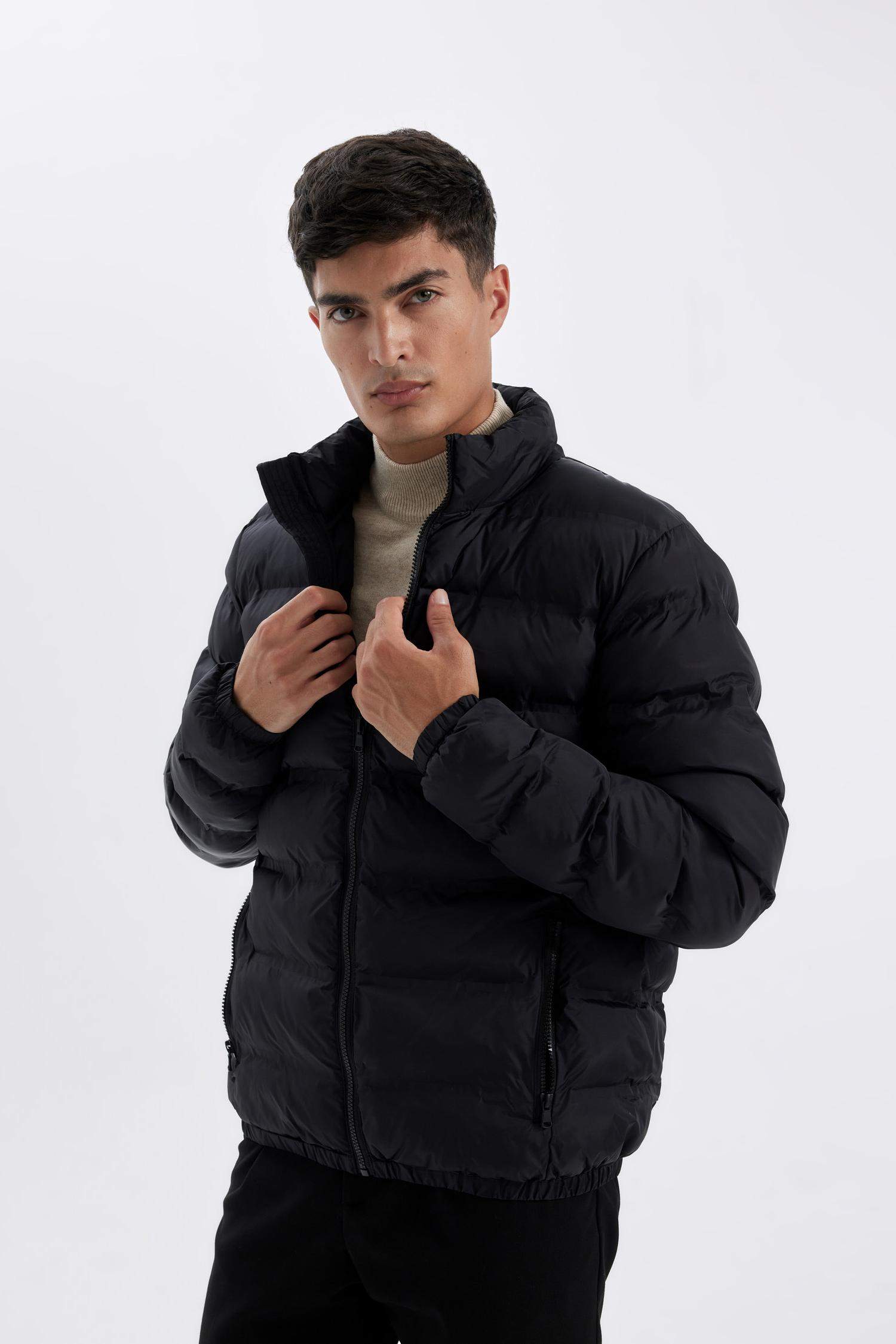 Doudoune zippée à col montant avec poches Coupe régulière