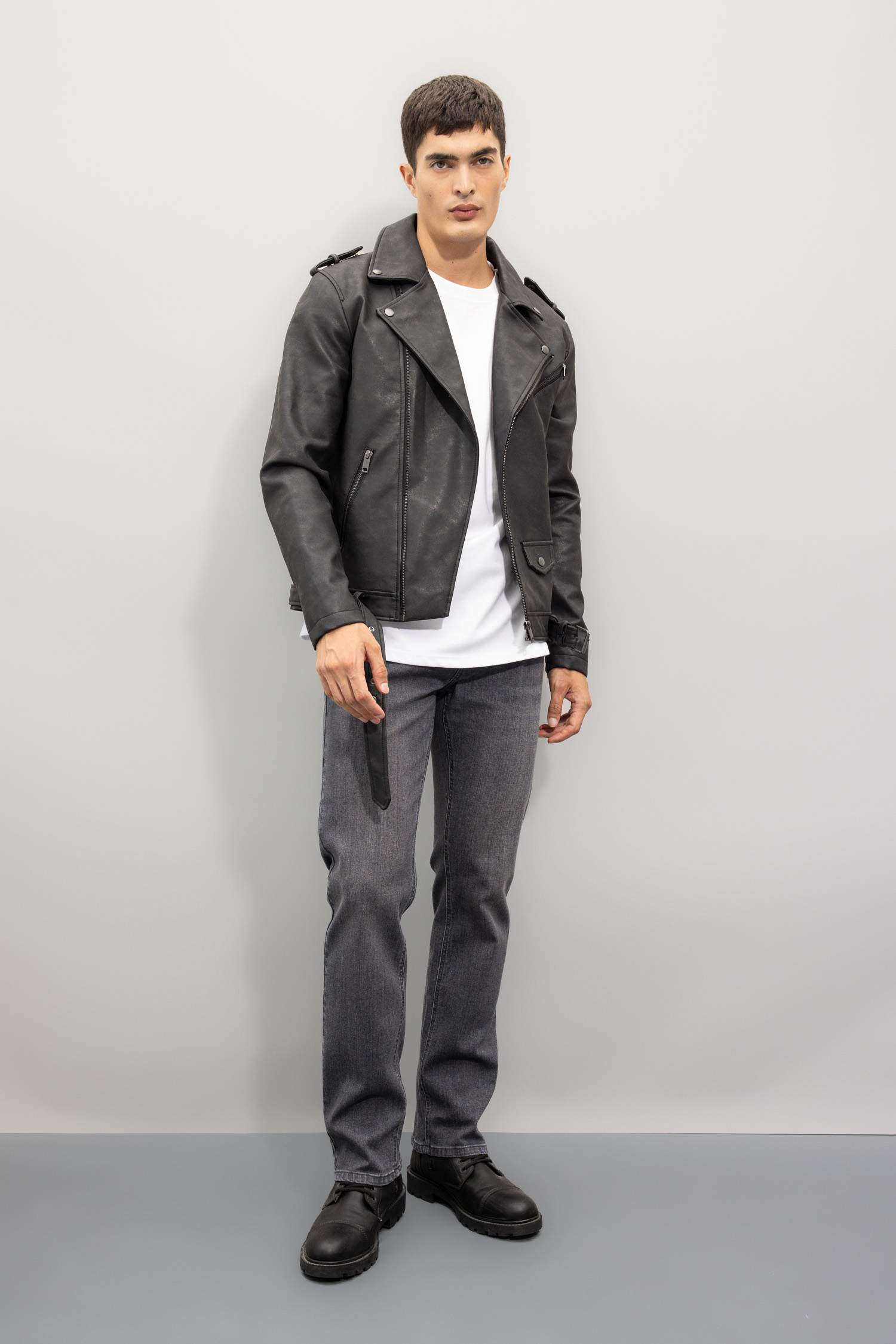 Su İtici Regular Fit Fermuarlı Cepli Suni Deri Ceket Mont