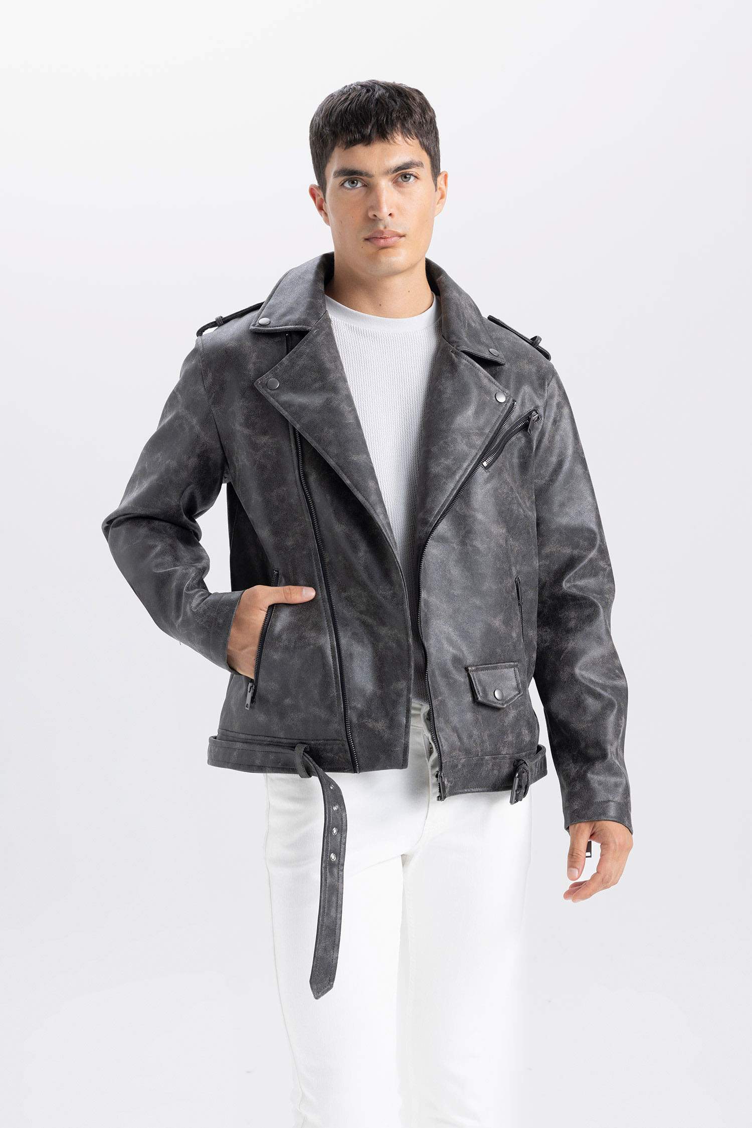 Su İtici Regular Fit Fermuarlı Cepli Suni Deri Ceket Mont