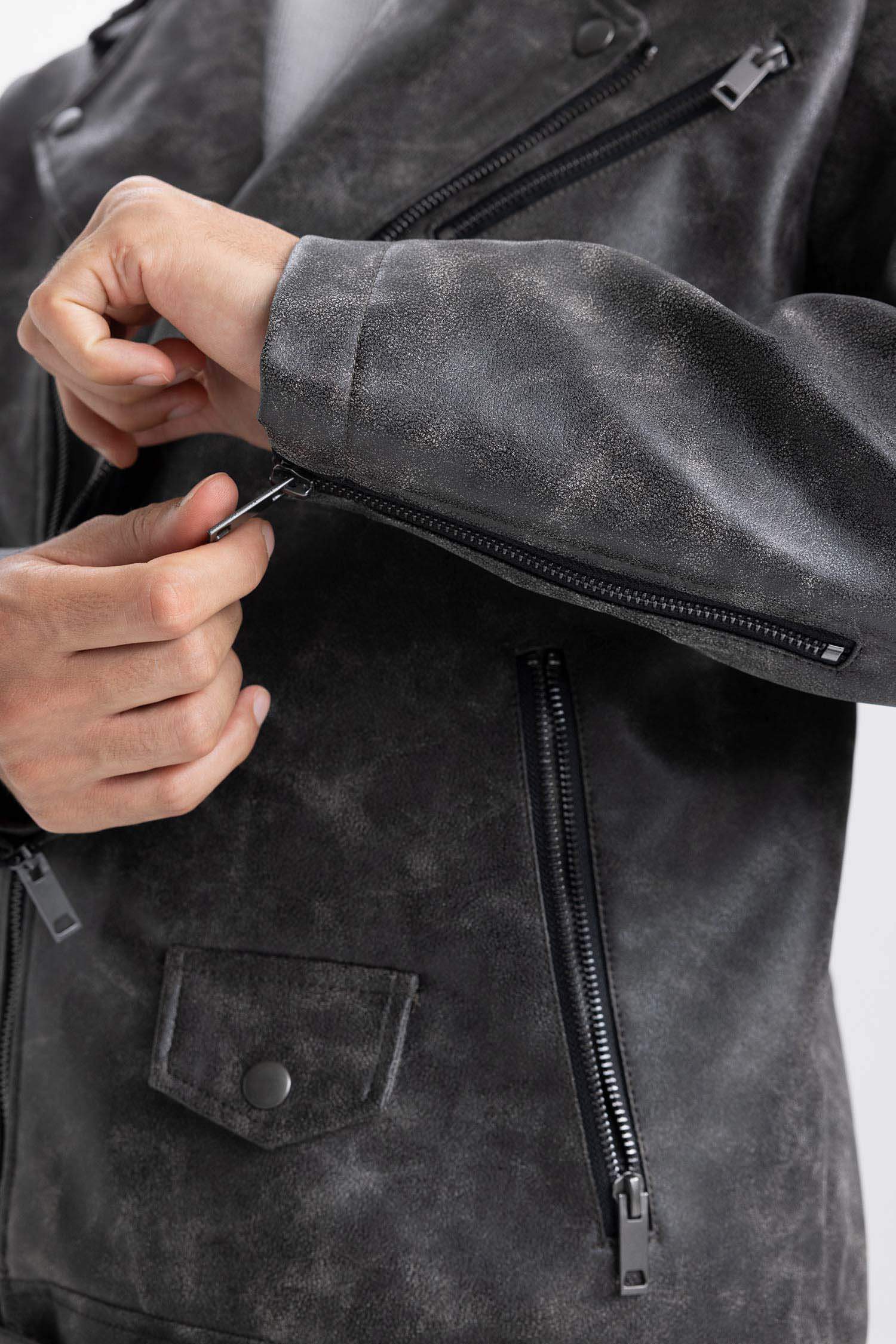 Su İtici Regular Fit Fermuarlı Cepli Suni Deri Ceket Mont