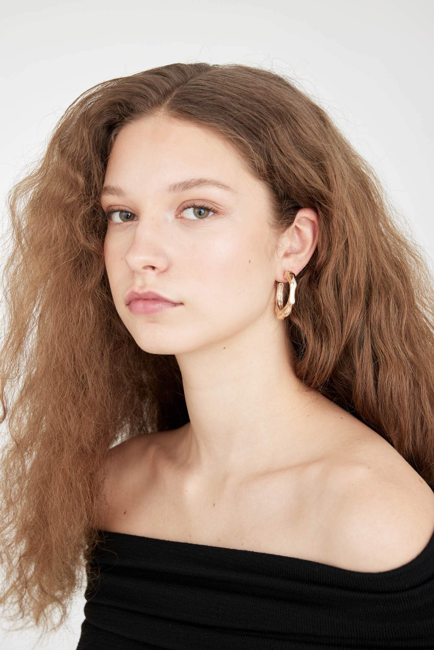 Woman Hoop Gold Earrings