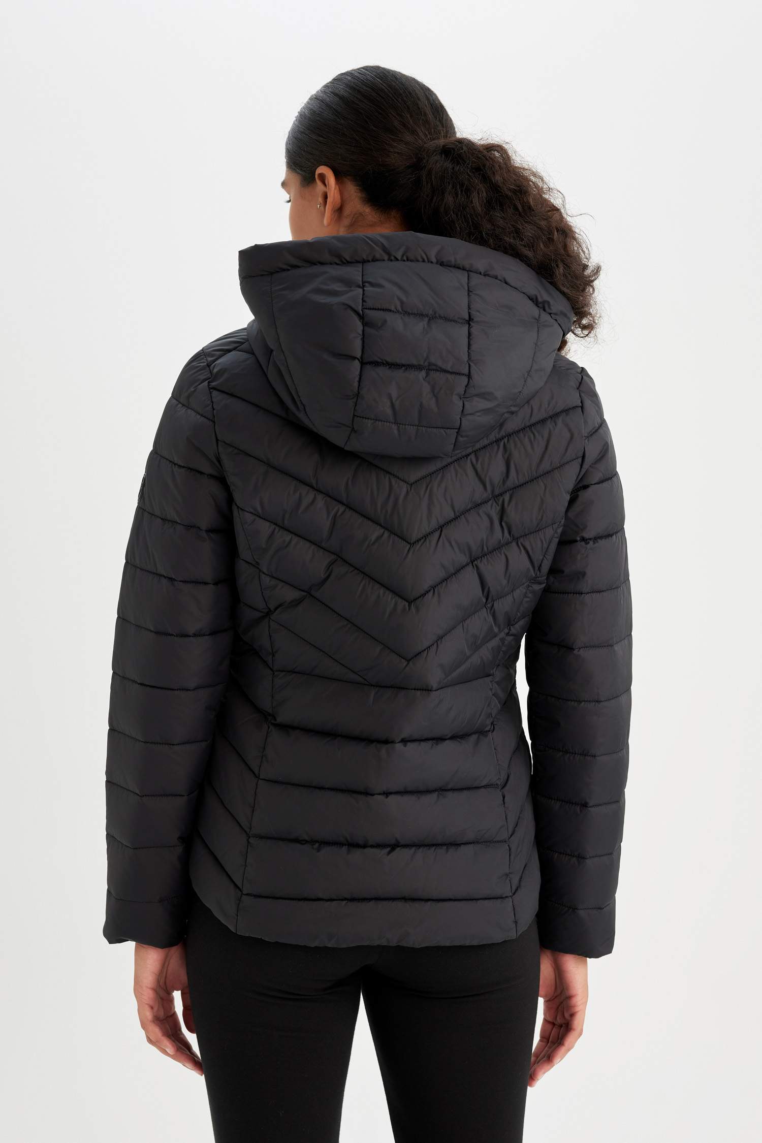 DeFactoFit Su İtici Ultra Hafif Kapüşonlu Fermuarlı Mevsimlik Mont