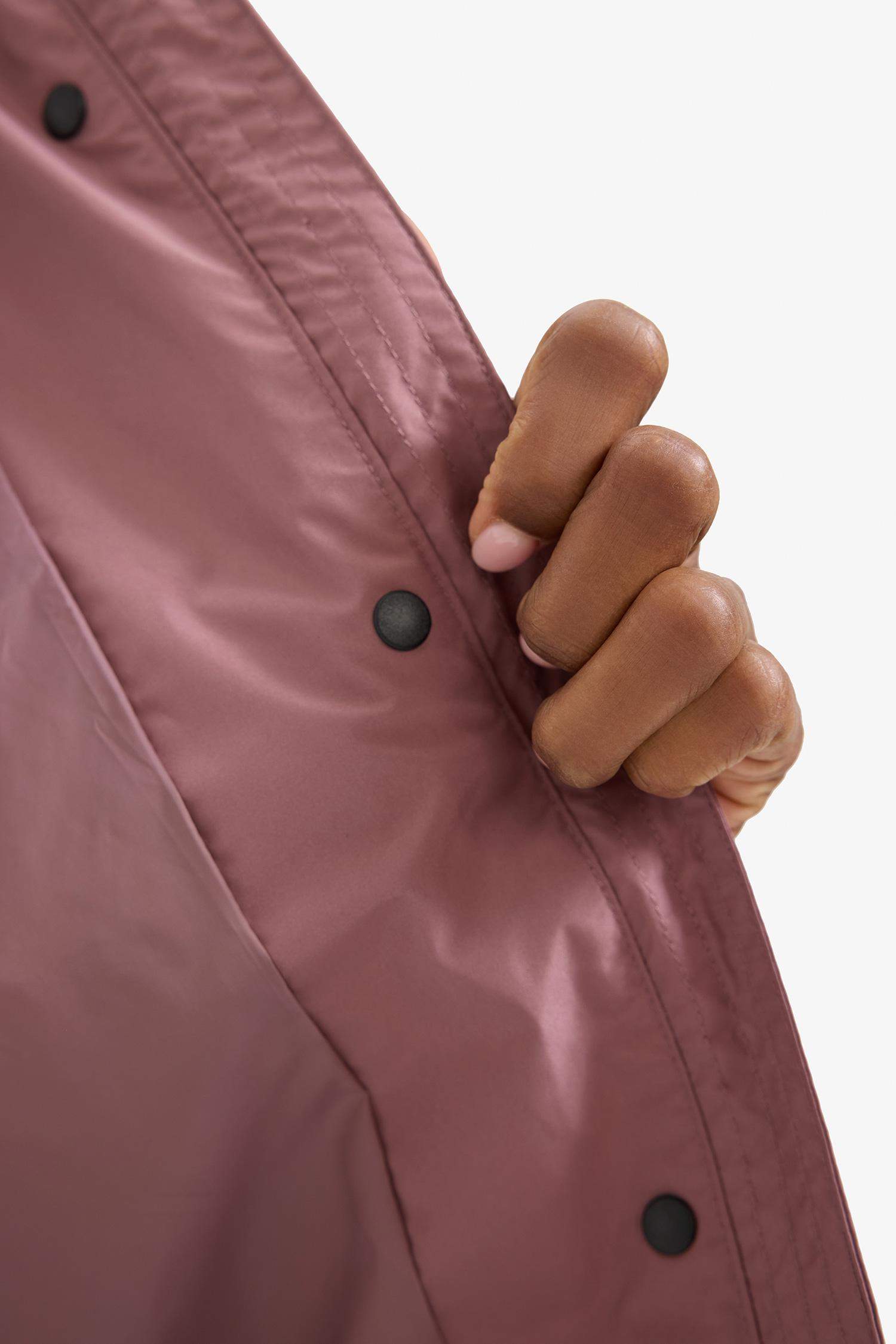 جاكيت مطر وردي قصة عادية بكابيشون وتر بروف من DeFactoFit