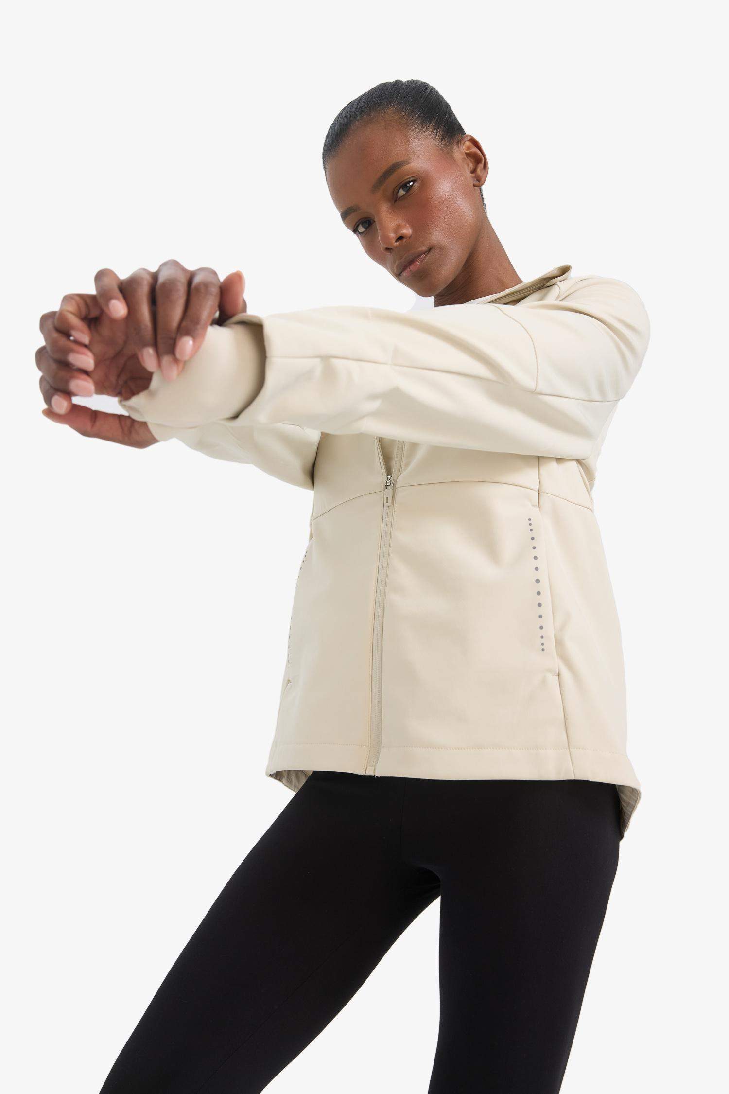 DeFactoFit Su İtici Softshell Slim Fit Dar Kesim Kapüşonlu Fermuarlı Cepli Mevsimlik Yağmurluk