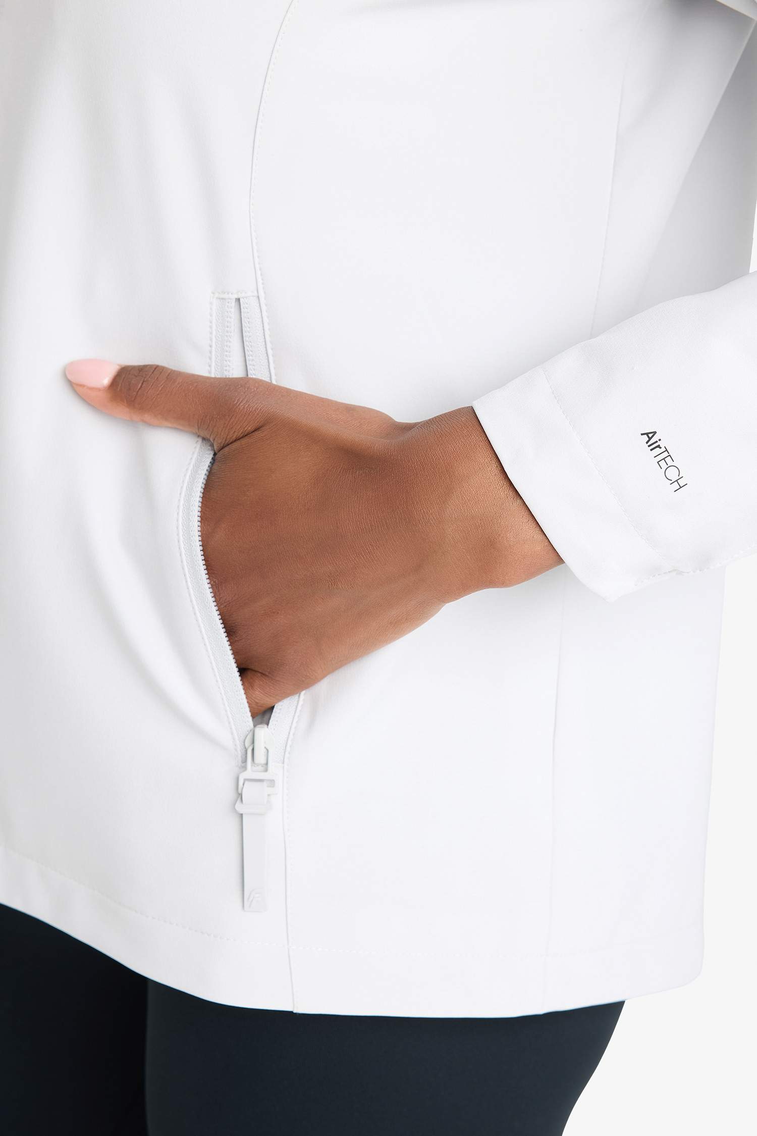 جاكيت مطر وتر بروف بكابيشون وسحاب من DeFactoFit