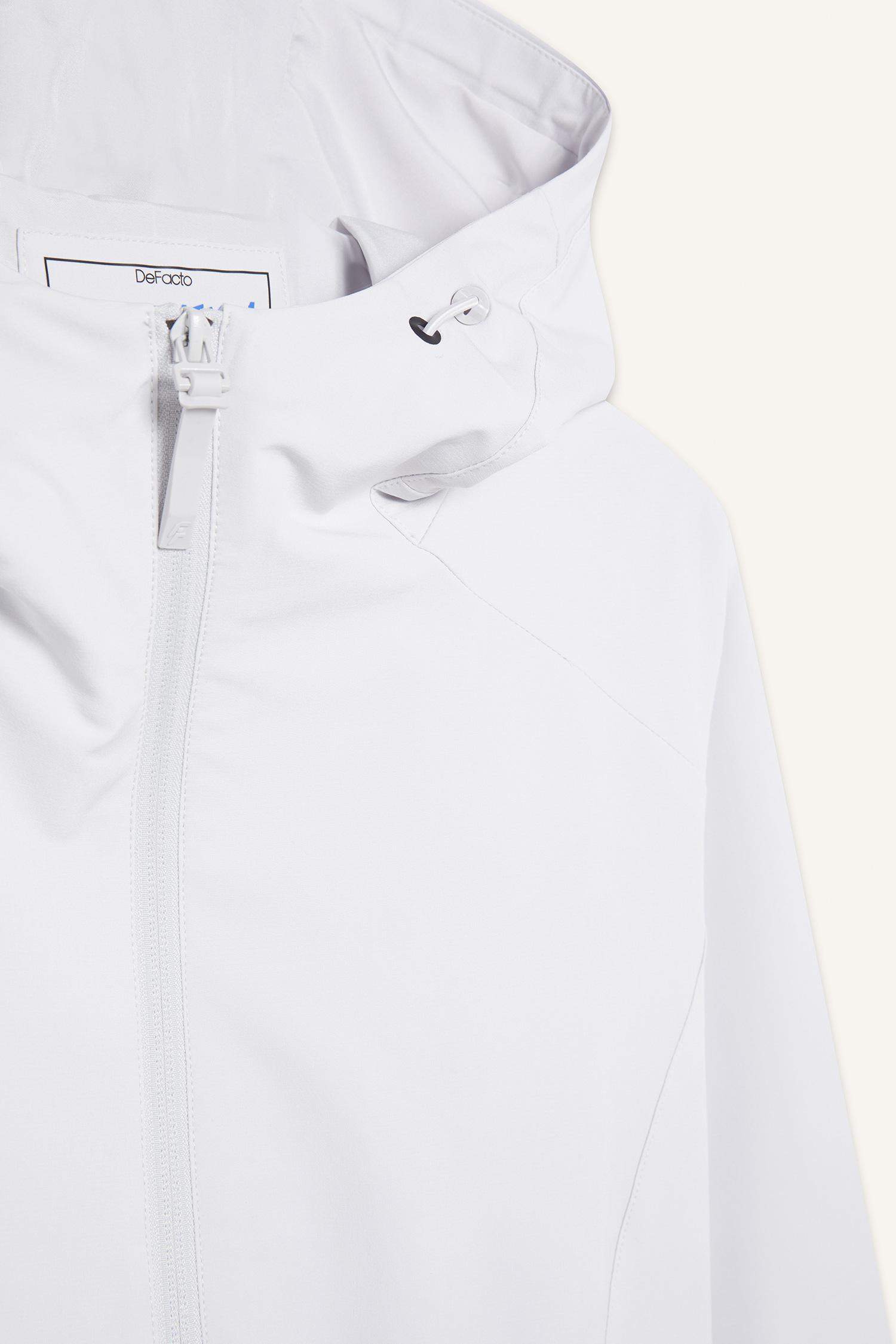 جاكيت مطر وتر بروف بكابيشون وسحاب من DeFactoFit