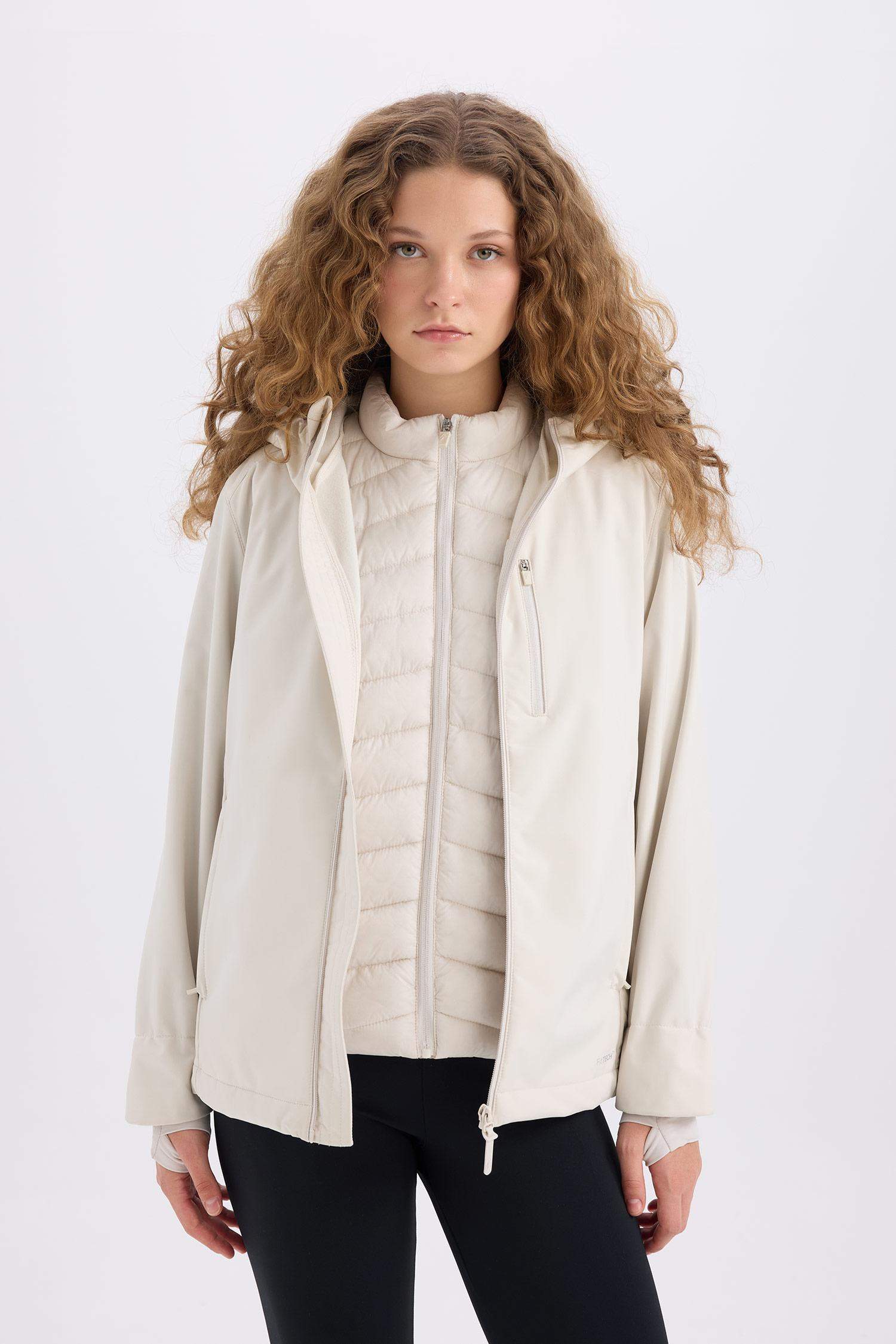 DeFactoFit Su Geçirmez Softshell Mont Rüzgar Geçirmez Kapüşonlu Cepli Fermuarlı