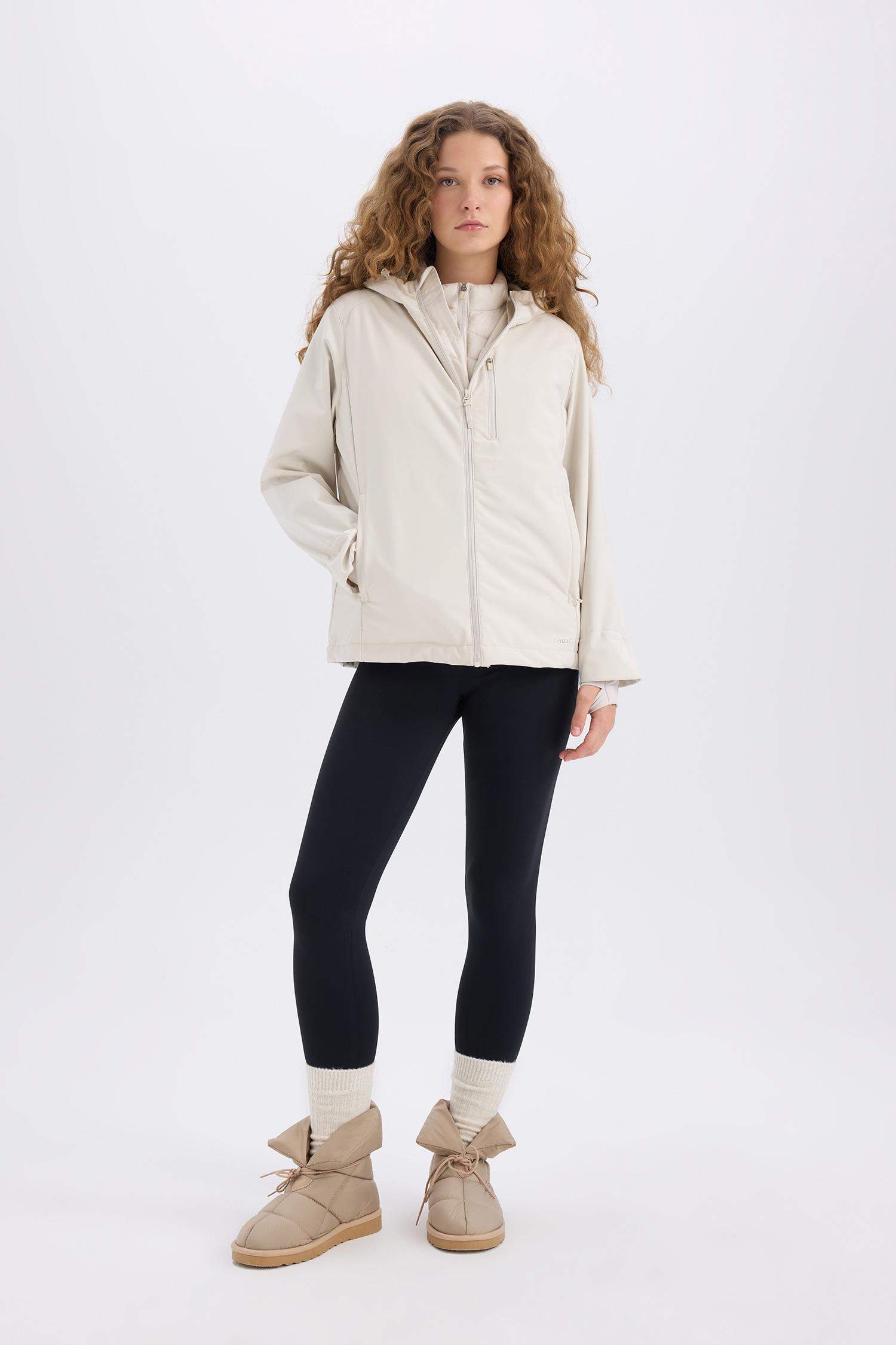 DeFactoFit Su Geçirmez Softshell Mont Rüzgar Geçirmez Kapüşonlu Cepli Fermuarlı