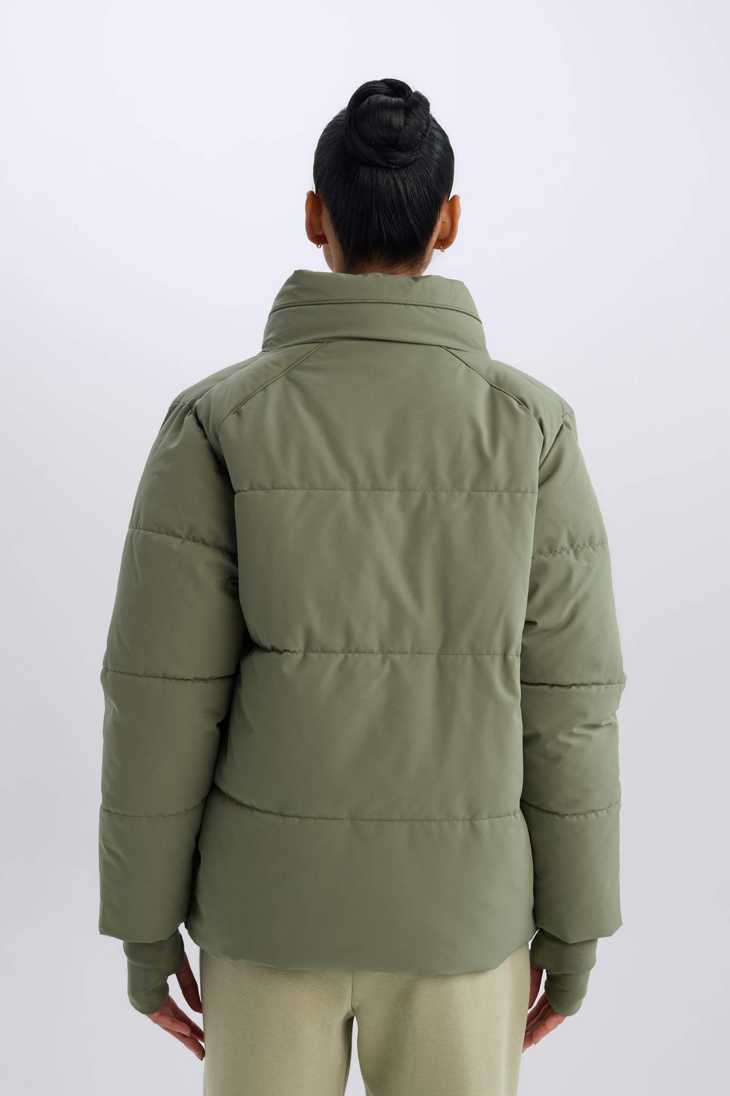 Sıcak Tutan Şişme Mont Su Geçirmez Rüzgar Geçirmez Parmak Geçmeli Dik Yaka Fermuarlı Cepli