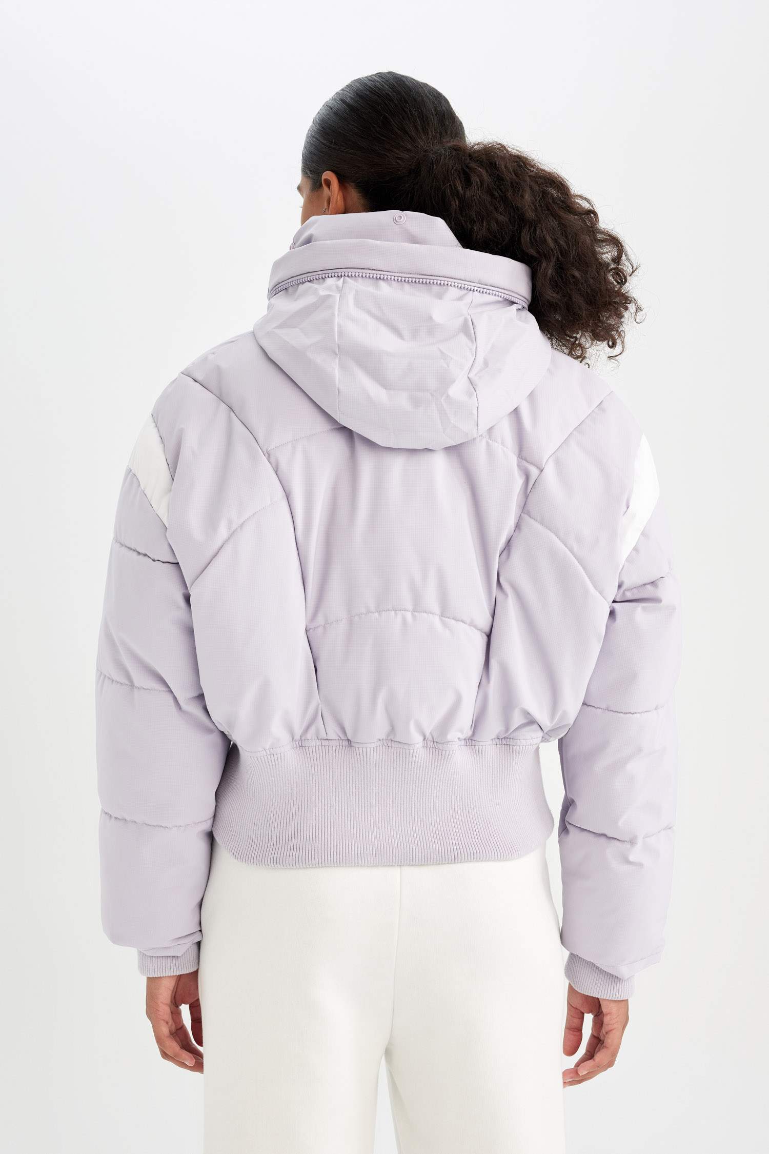 DeFactoFit Su İtici Rüzgar Geçirmez Şişme Crop Gizli Kapüşonlu Fermuarlı Cepli Sıcak Tutan Mont