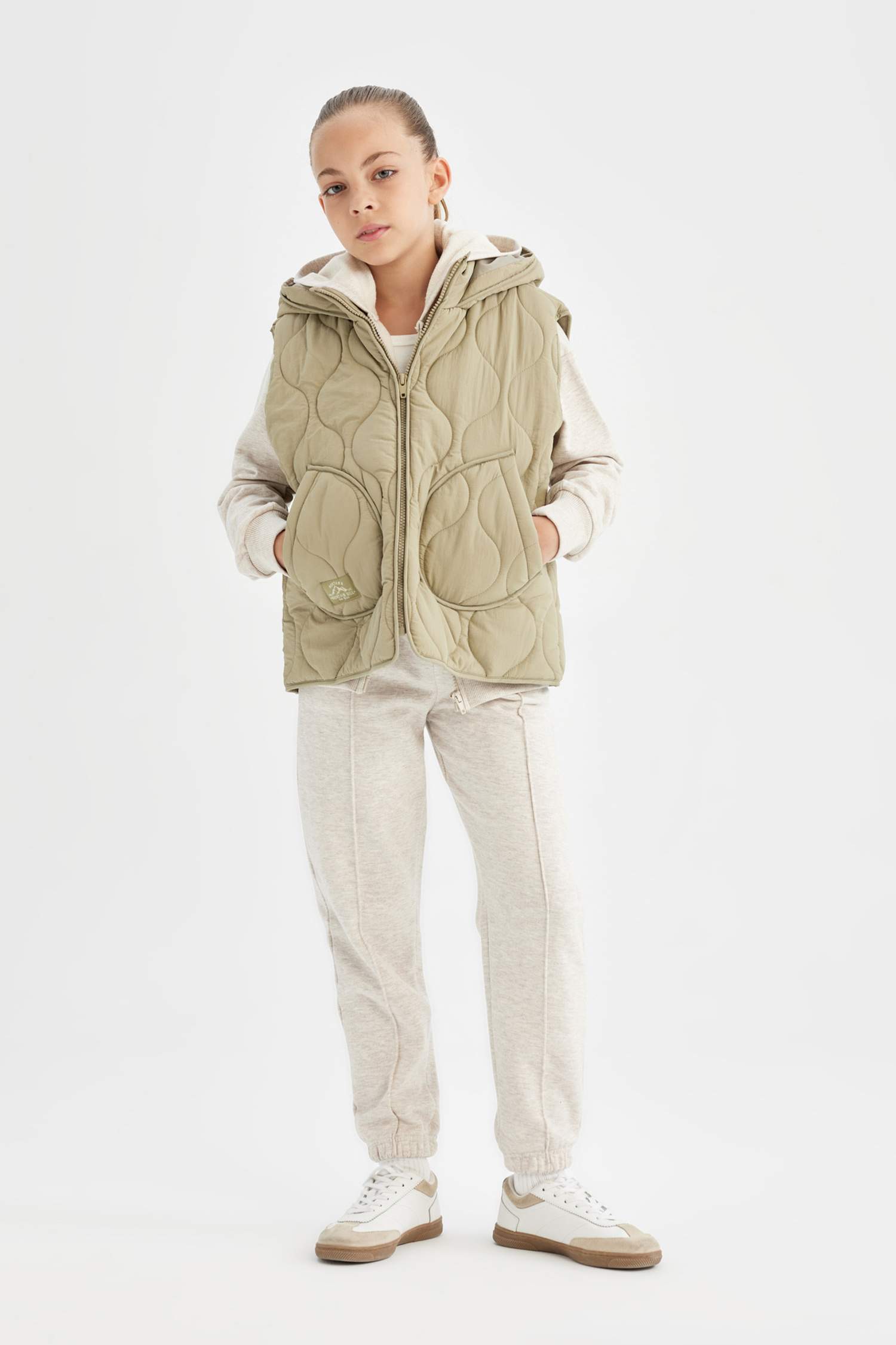 Kız Çocuk Su Geçirmez Kapüşonlu Cep Detaylı Kapitone Şişme Yelek