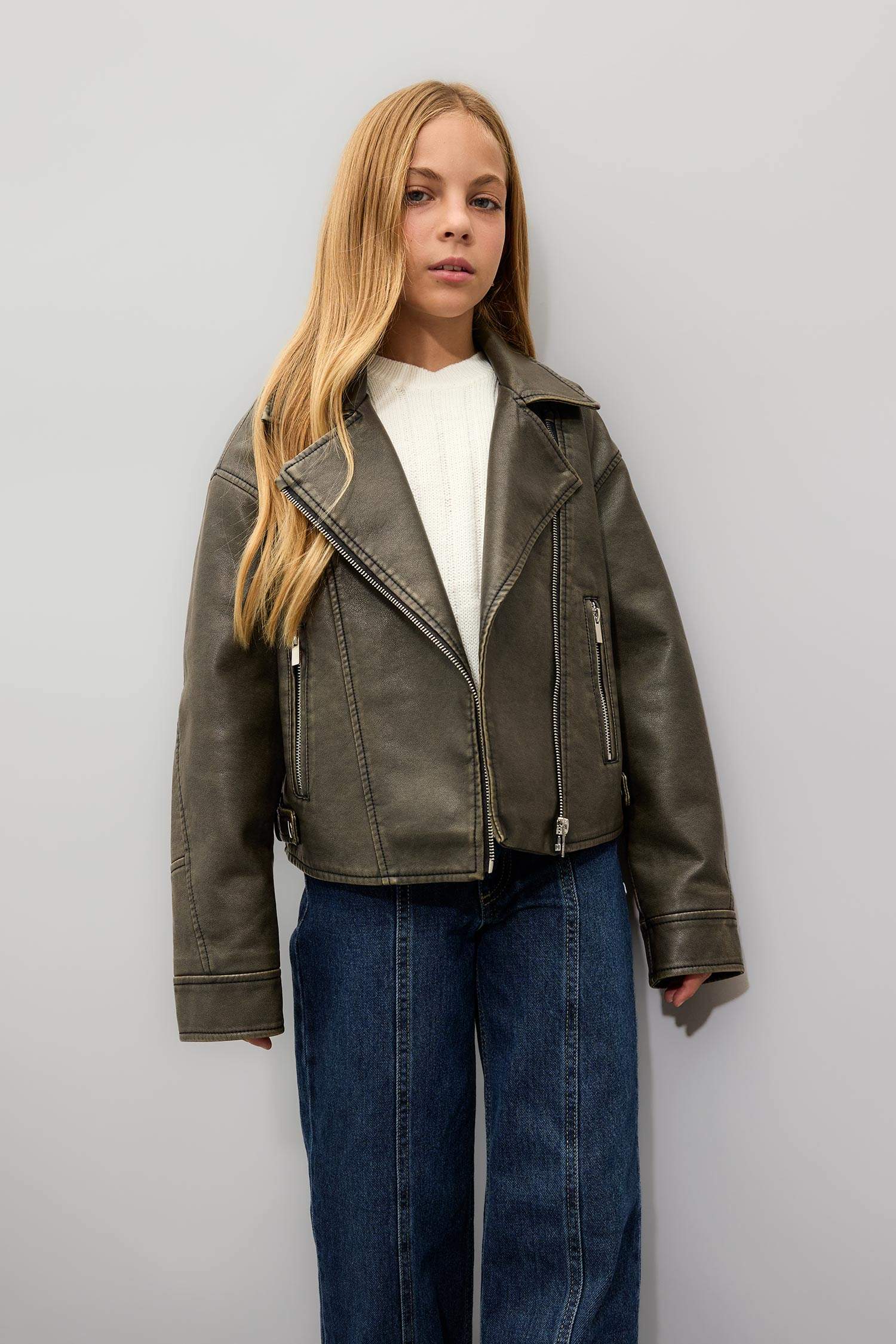 جاكيت بناتي جلد صناعي وتر برووف وياقة جاكيت