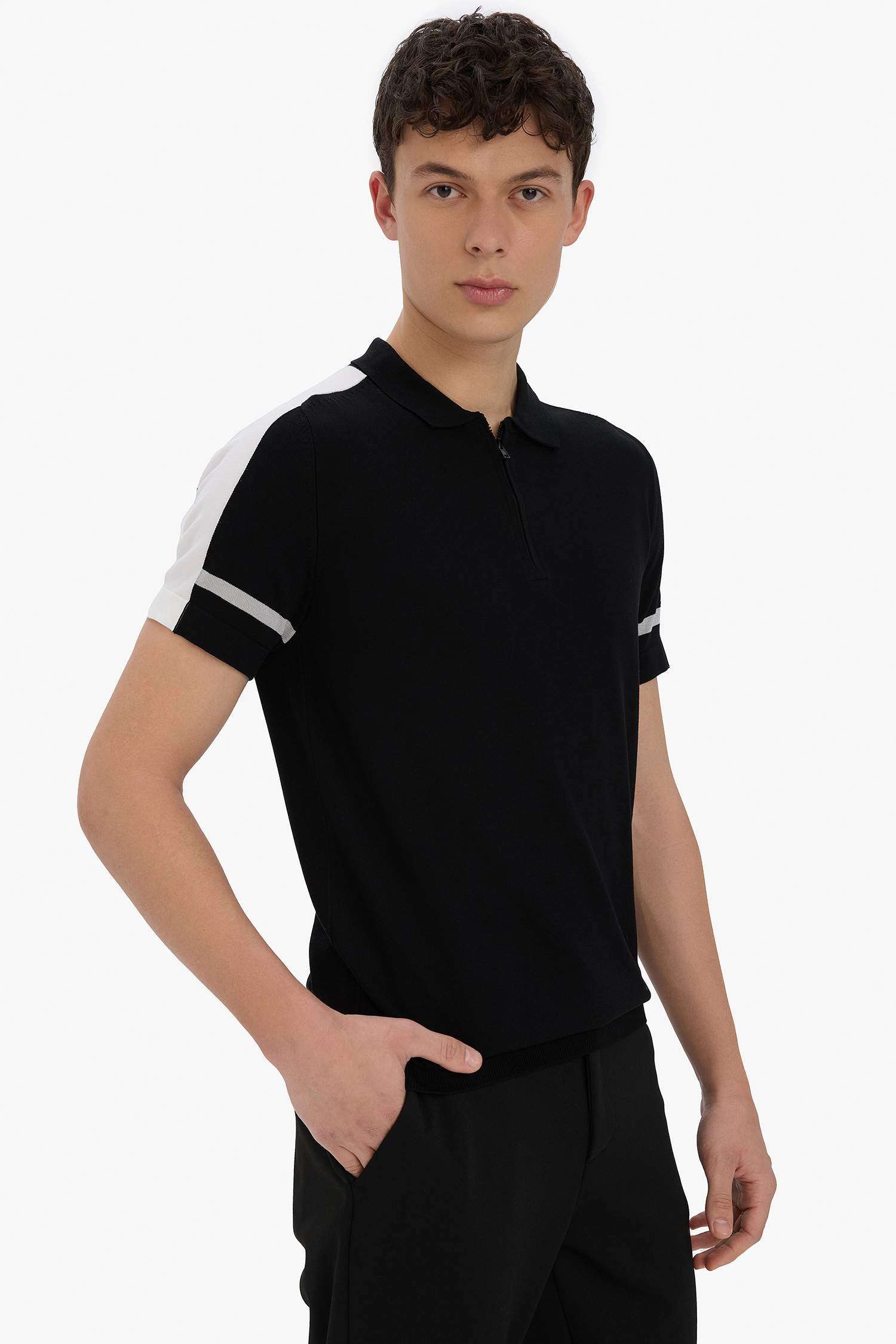 Slim Fit Dar Kesim Polo Yaka Fermuarlı Kısa Kollu Triko Tişört