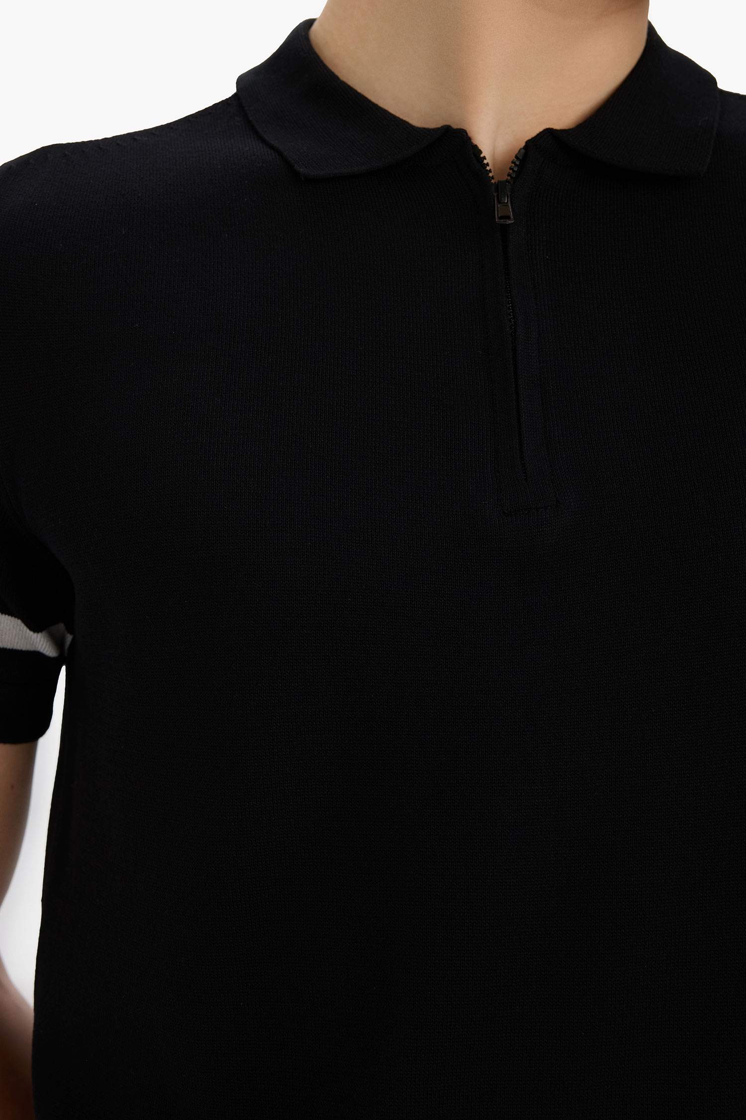 Slim Fit Dar Kesim Polo Yaka Fermuarlı Kısa Kollu Triko Tişört