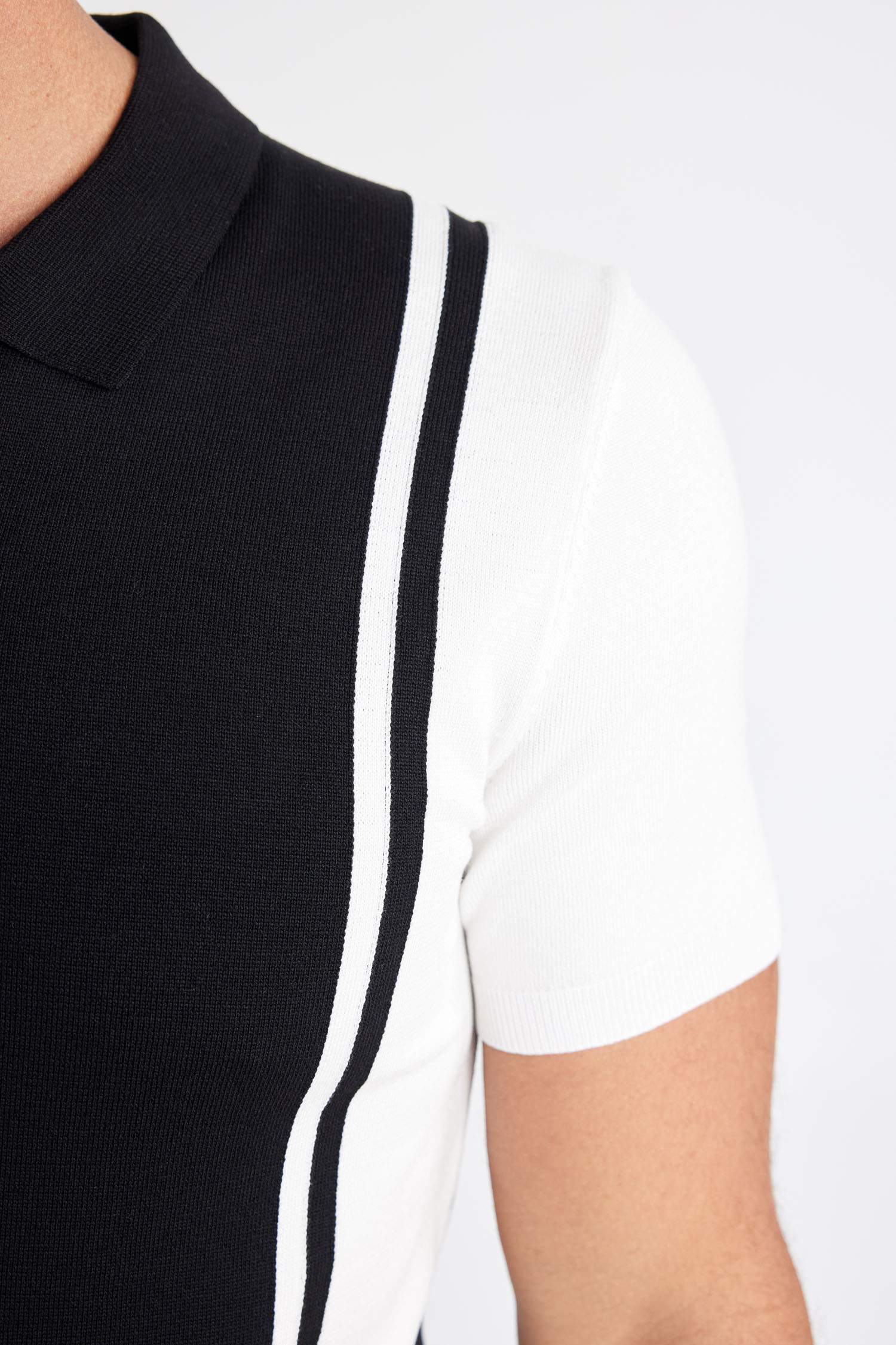 Футболка-поло приталенного кроя