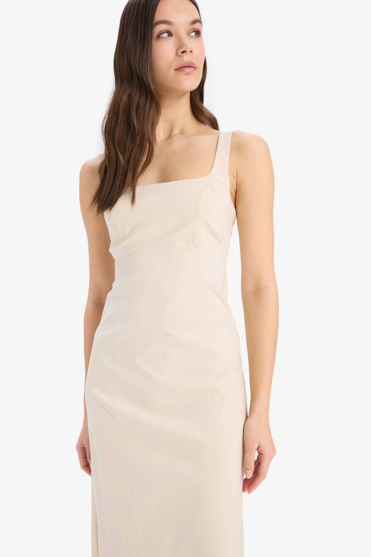 فستان طويل بدون أكمام ضيق برقبة مربعة