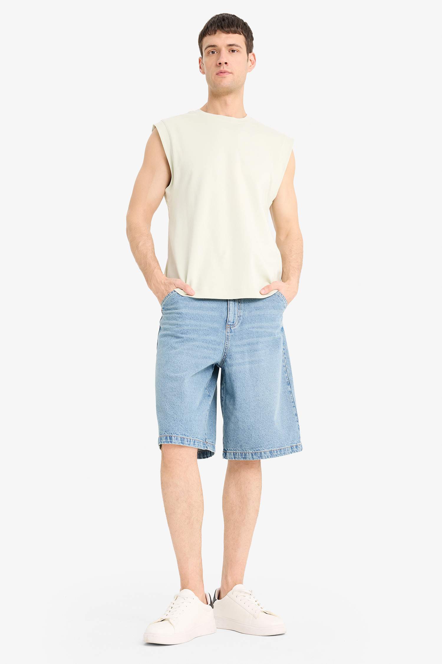 Boxy Fit Printed Crew Neck Sleeveless Tank Top