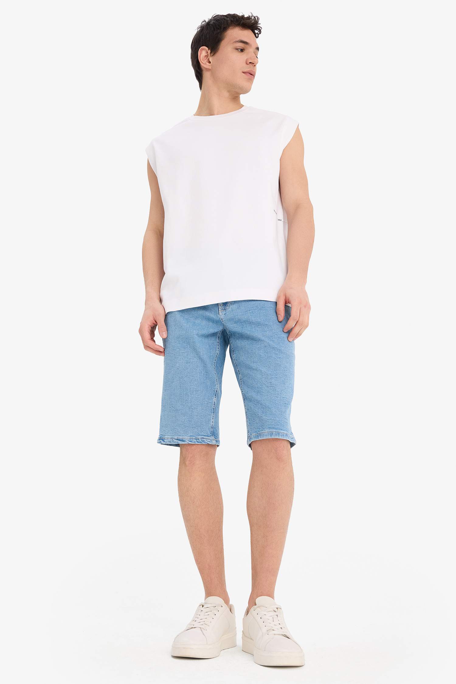 Boxy Fit Printed Crew Neck Sleeveless Tank Top