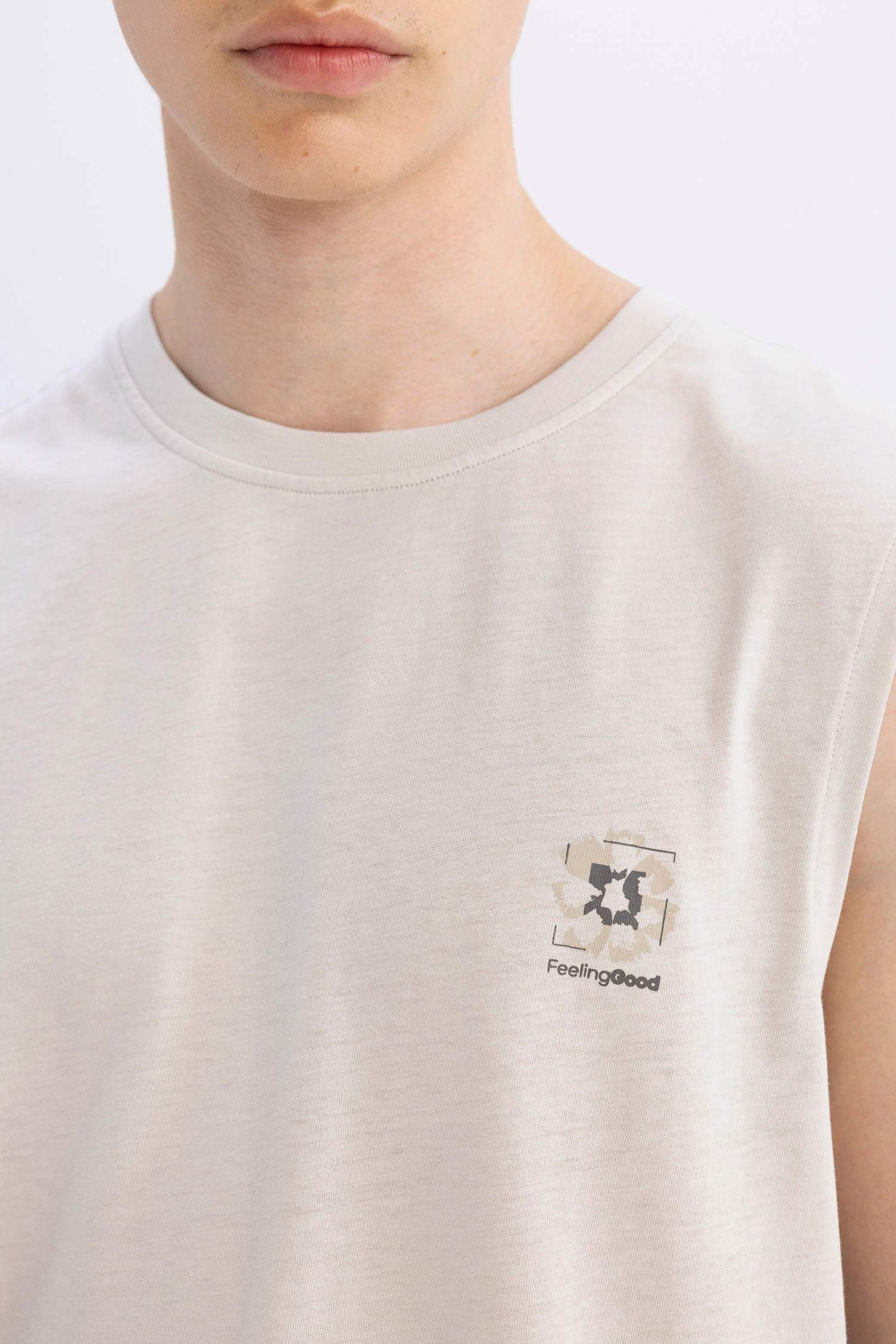 تانك توب قصة عادية برقبة مستديرة