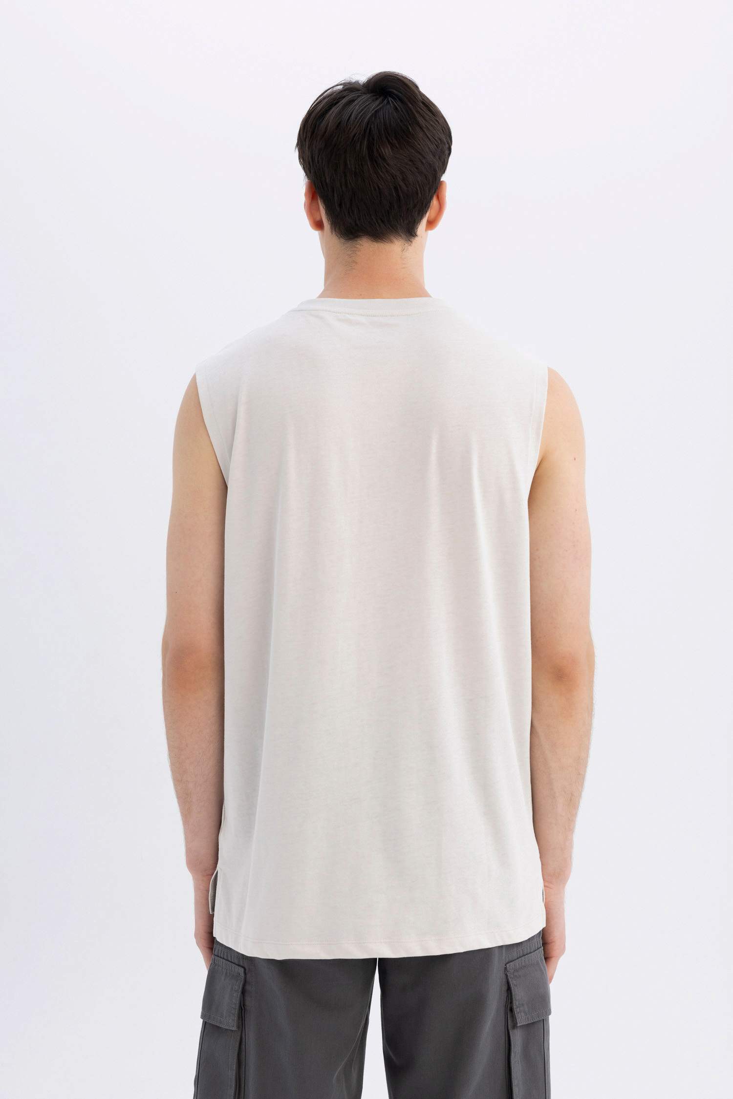 تانك توب قصة عادية برقبة مستديرة