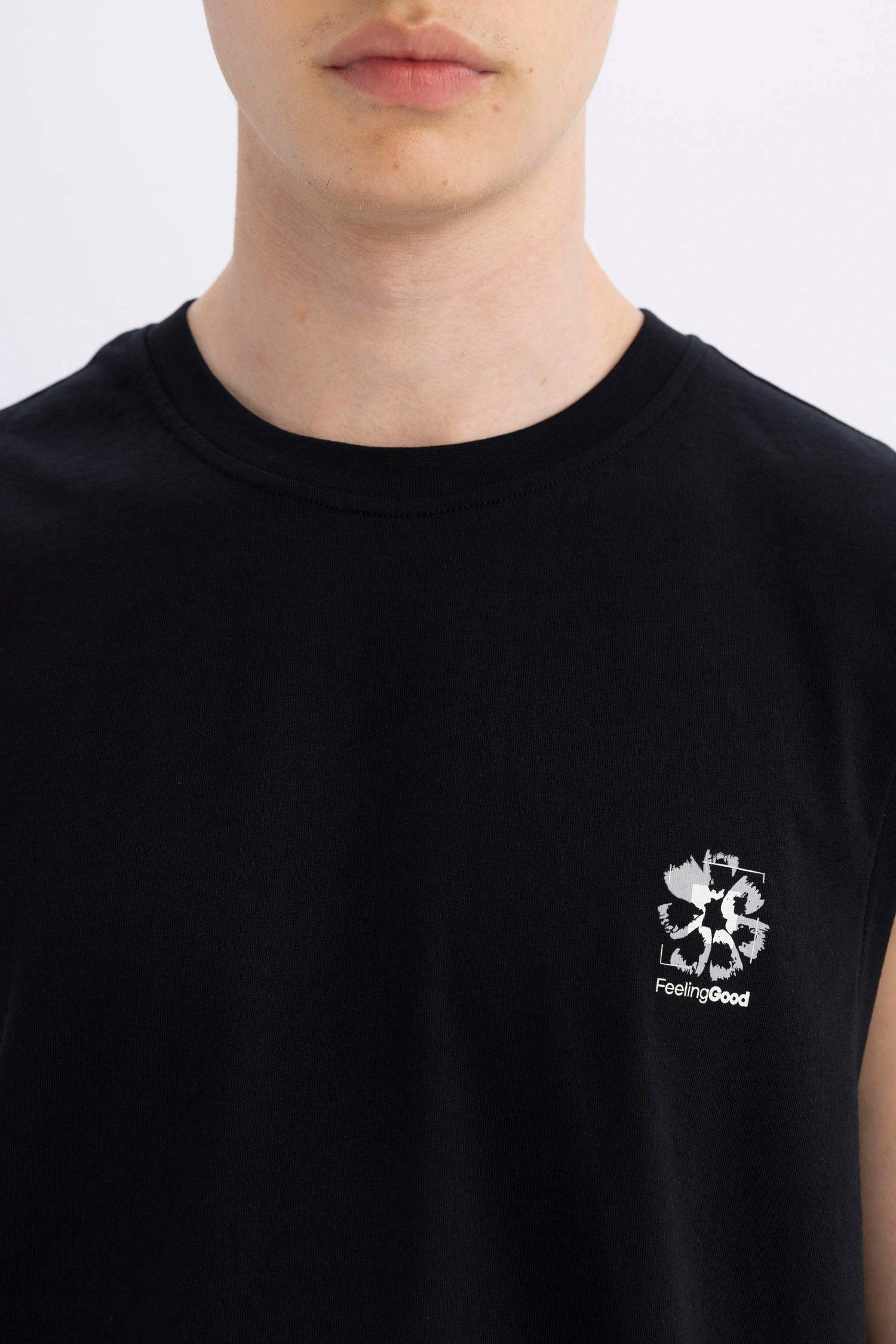 Regular Fit Printed Crew Neck Sleeveless T-Shirt