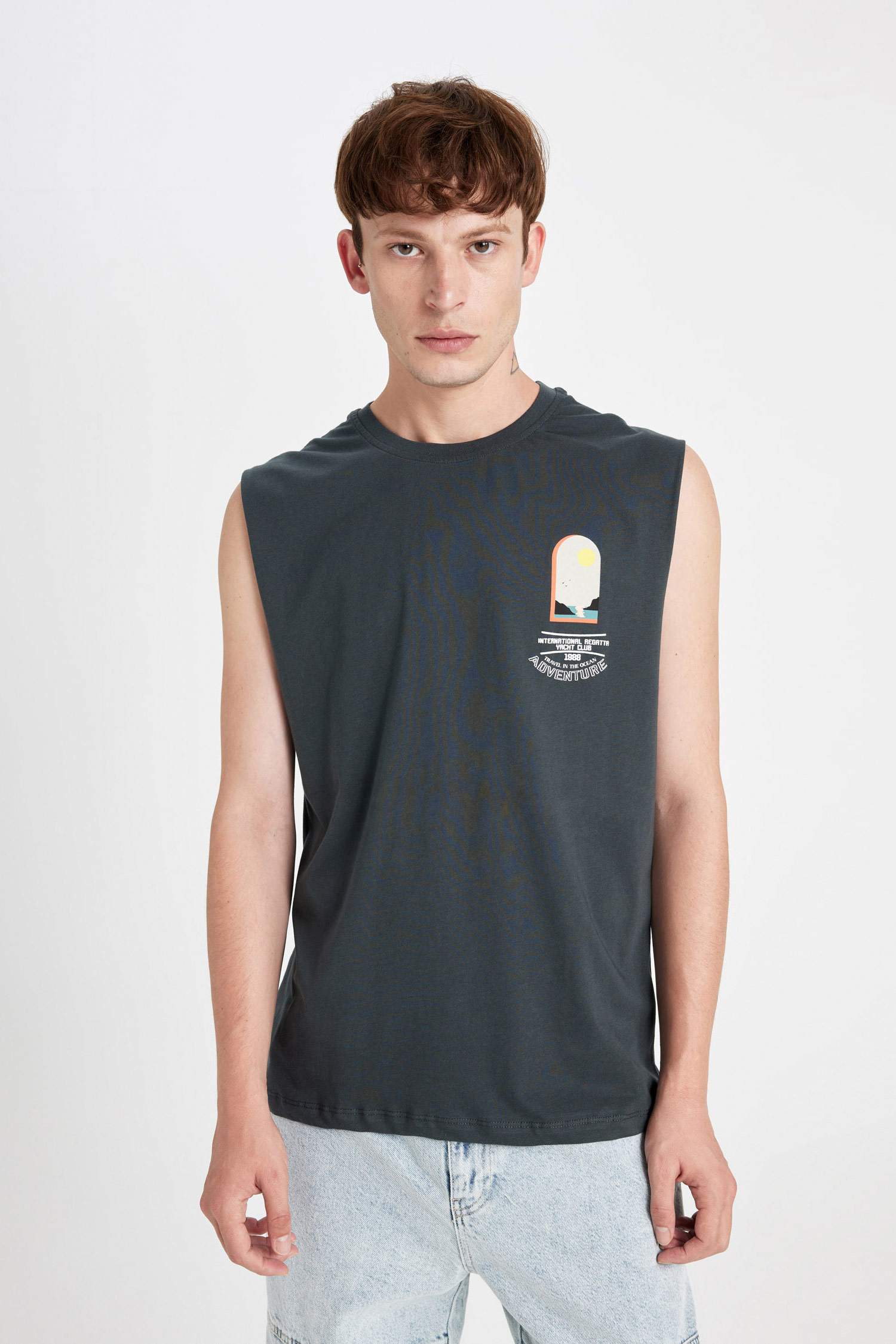 تيشيرت كت اوفر سايز مطبوع بدون ردن