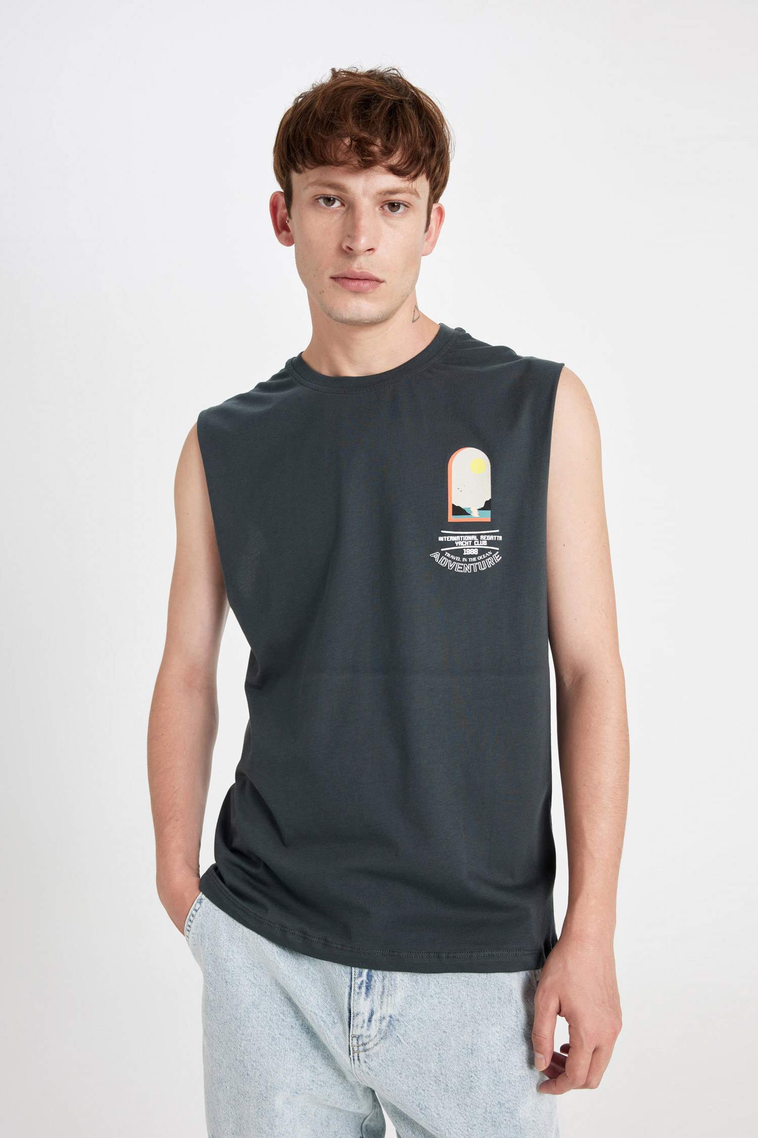 تيشيرت كت اوفر سايز مطبوع بدون ردن