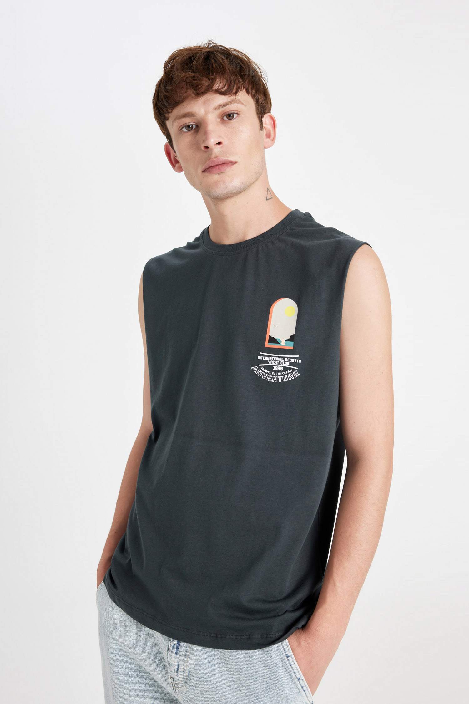 تيشيرت كت اوفر سايز مطبوع بدون ردن