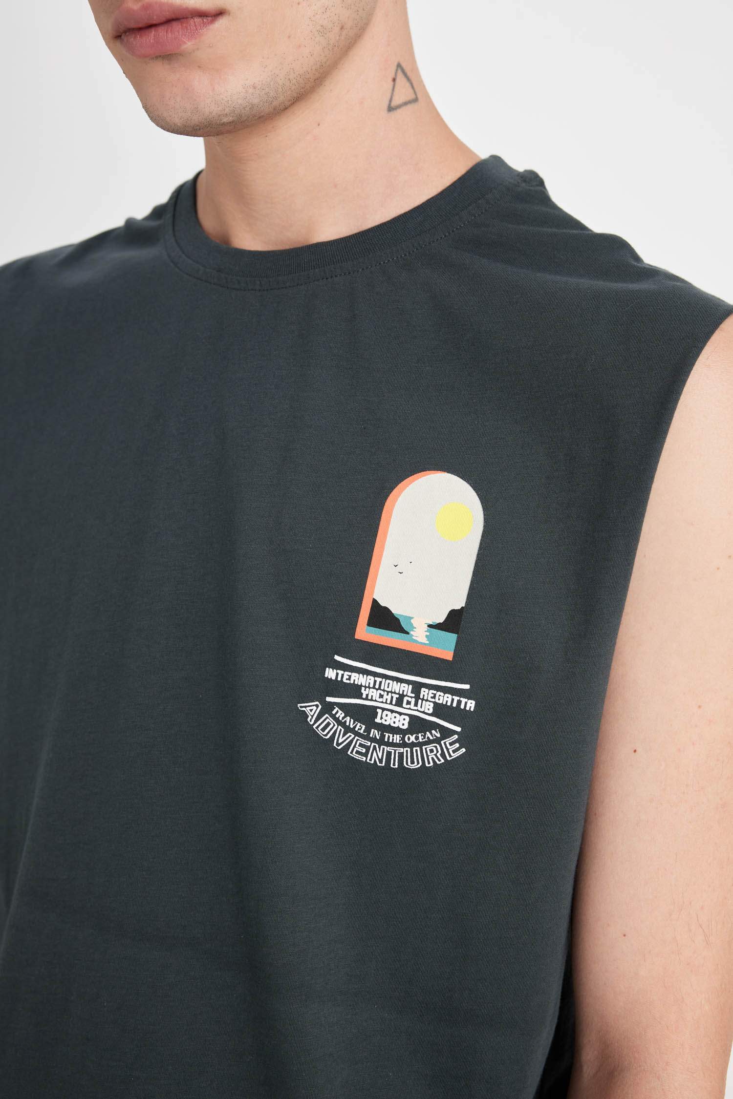 تيشيرت كت اوفر سايز مطبوع بدون ردن