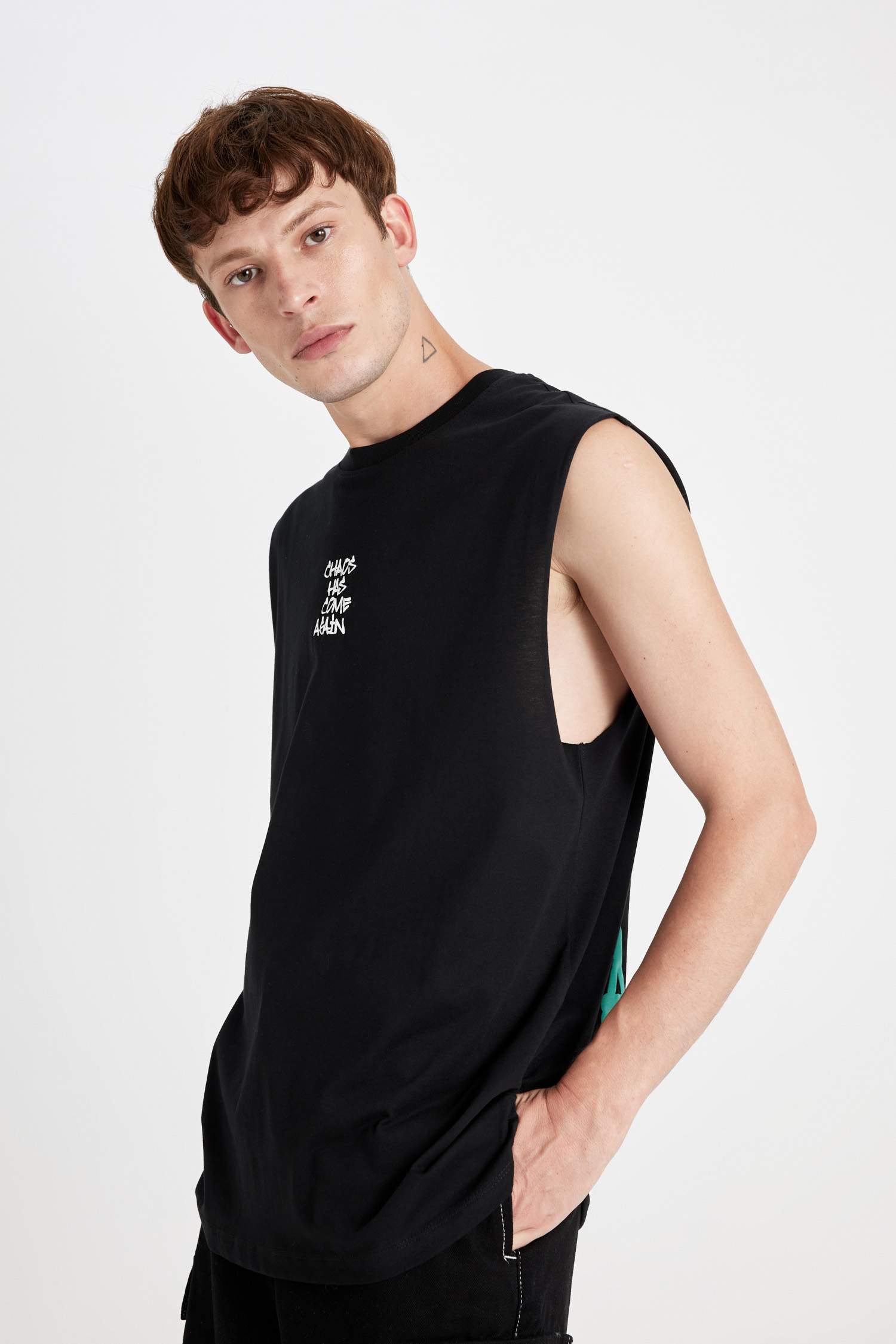 تانك توب اوفر سايز  بدون كم بطبعة من الخلف