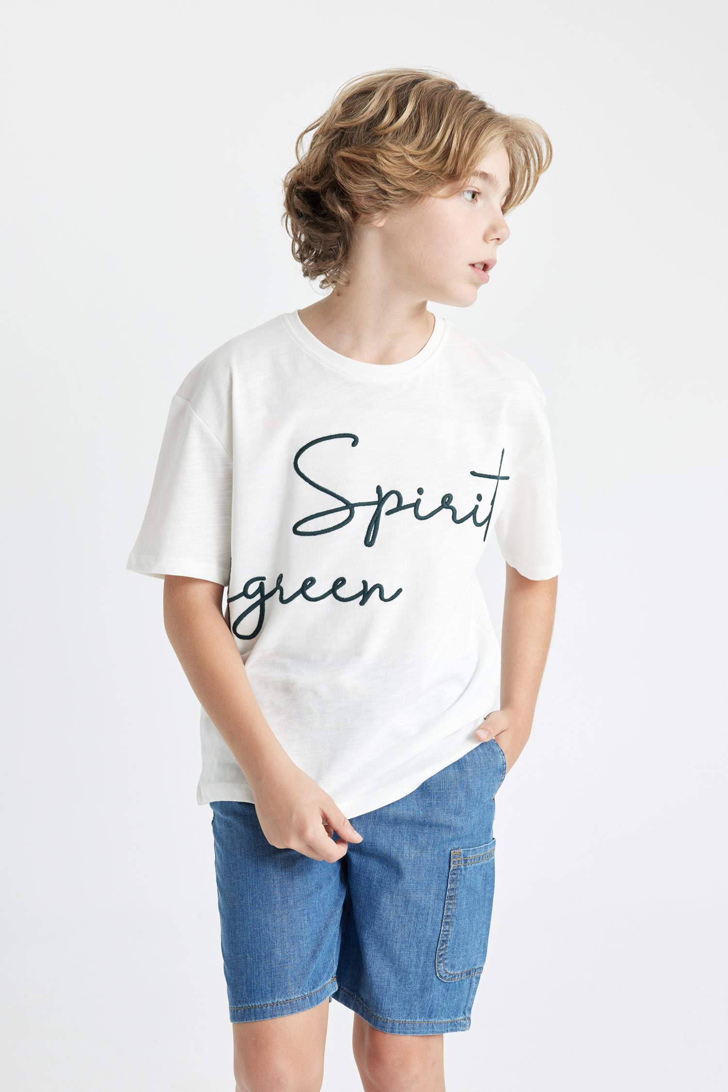 تيشيرت نص ردن ولادي اوفر سايز مطرز