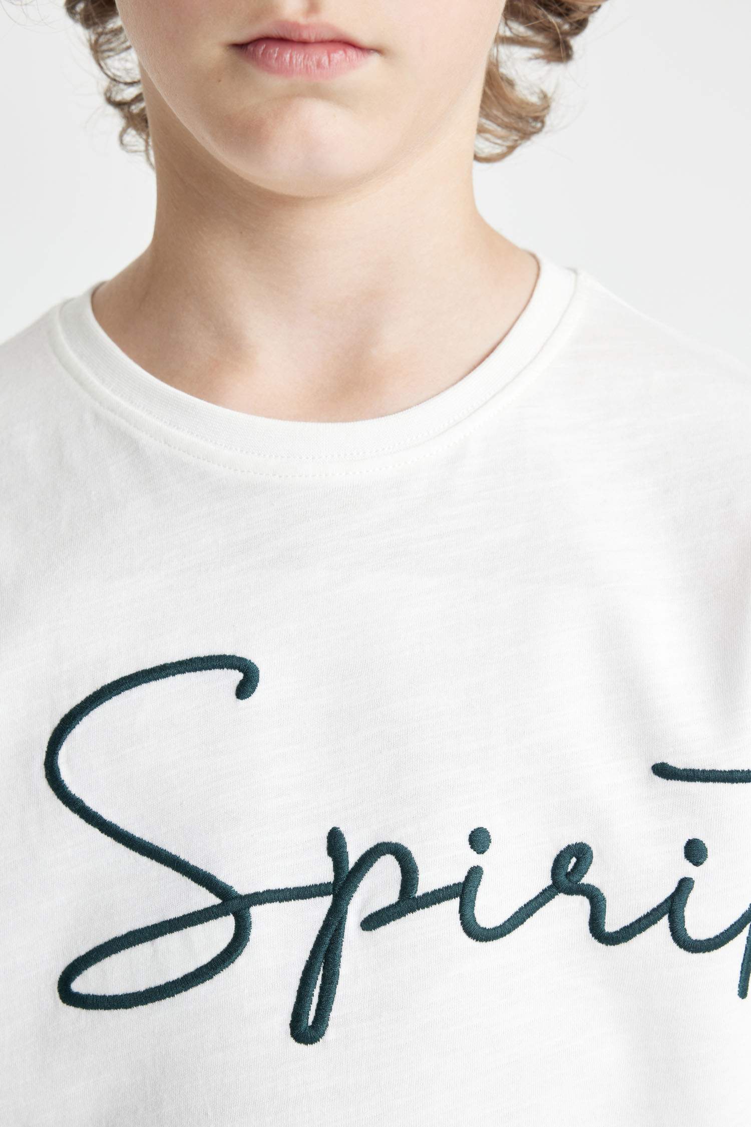 تيشيرت نص ردن ولادي اوفر سايز مطرز