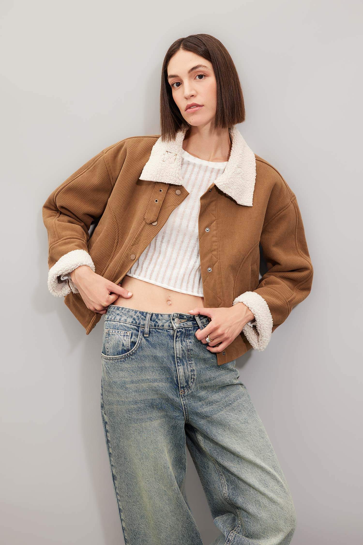 Regular Kalıp Kadife Mont Polo Yaka Çıtçıtlı İçi Suni Kürklü Ceket