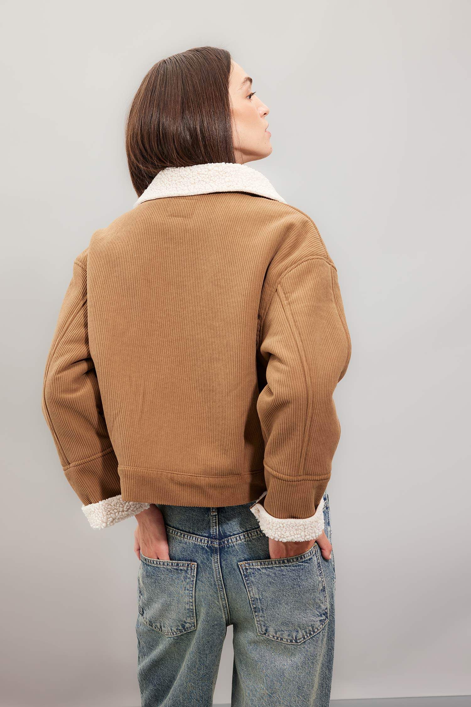 Regular Kalıp Kadife Mont Polo Yaka Çıtçıtlı İçi Suni Kürklü Ceket