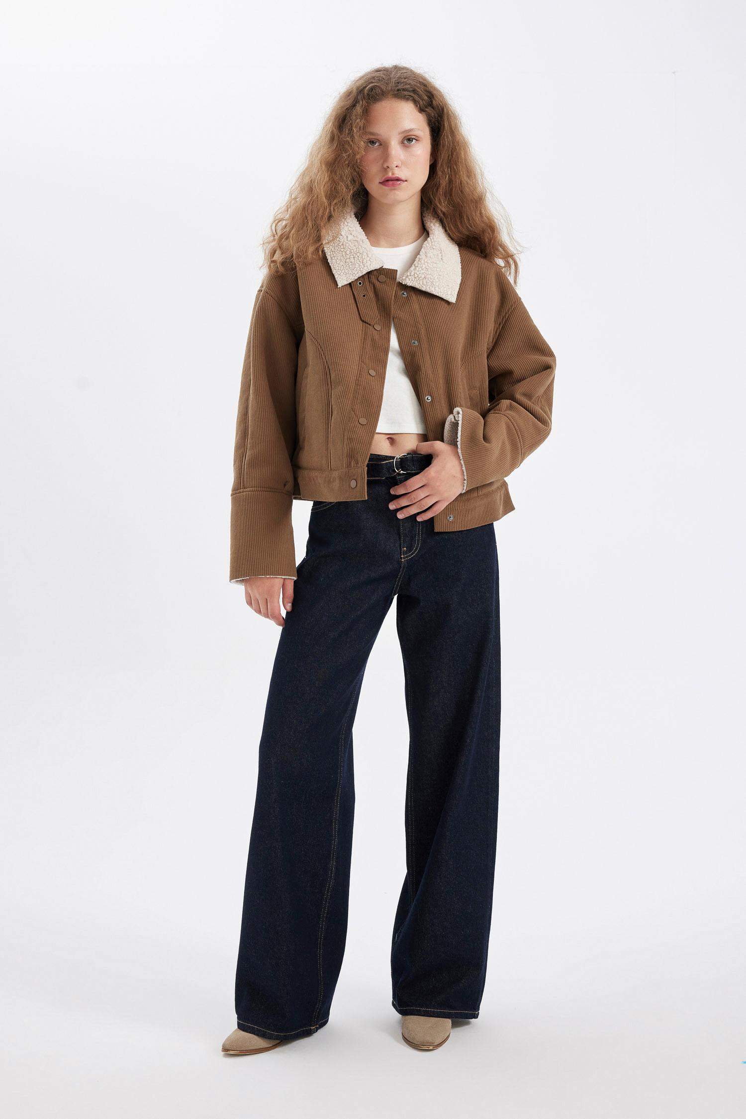 Regular Kalıp Kadife Mont Polo Yaka Çıtçıtlı İçi Suni Kürklü Ceket