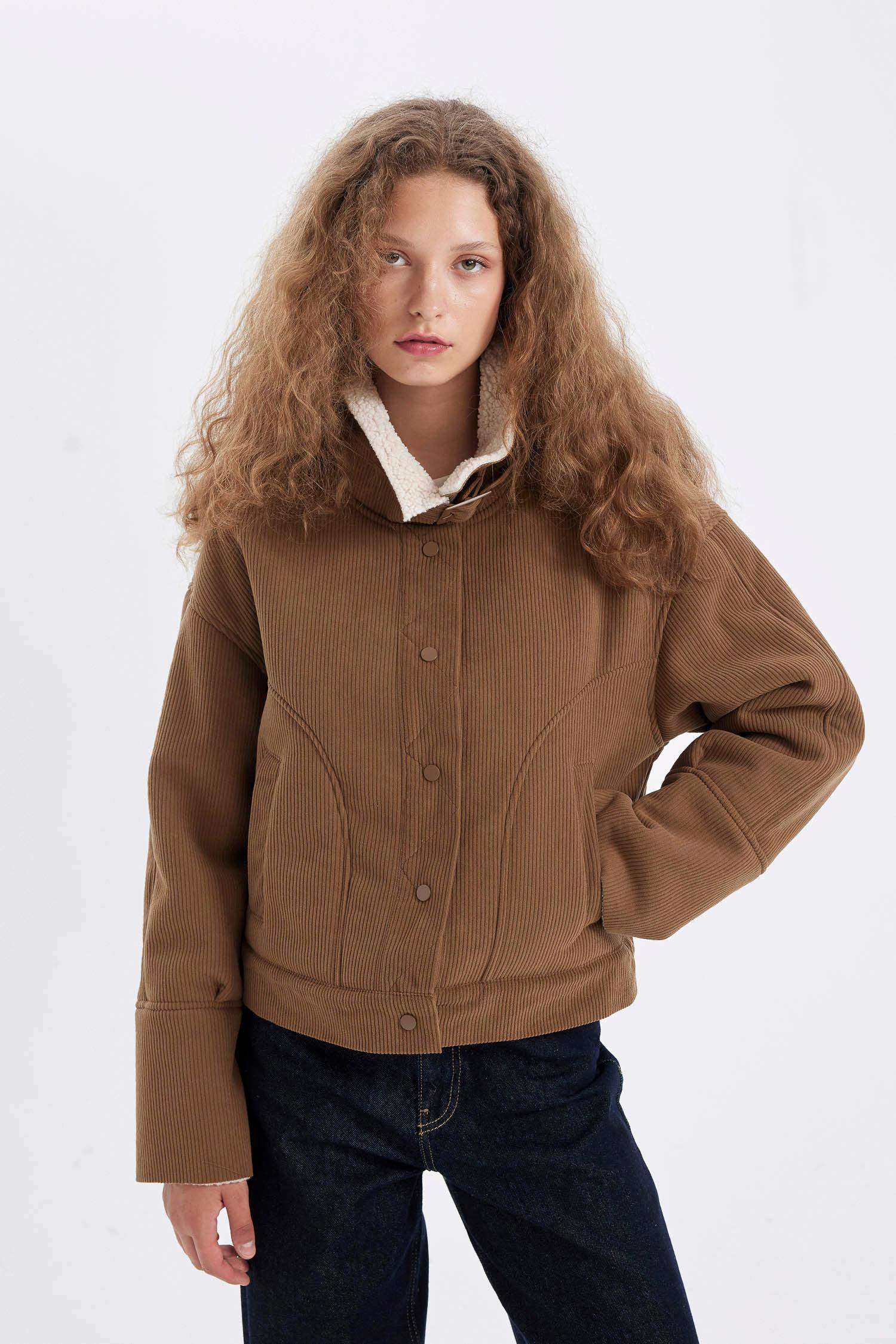 Regular Kalıp Kadife Mont Polo Yaka Çıtçıtlı İçi Suni Kürklü Ceket