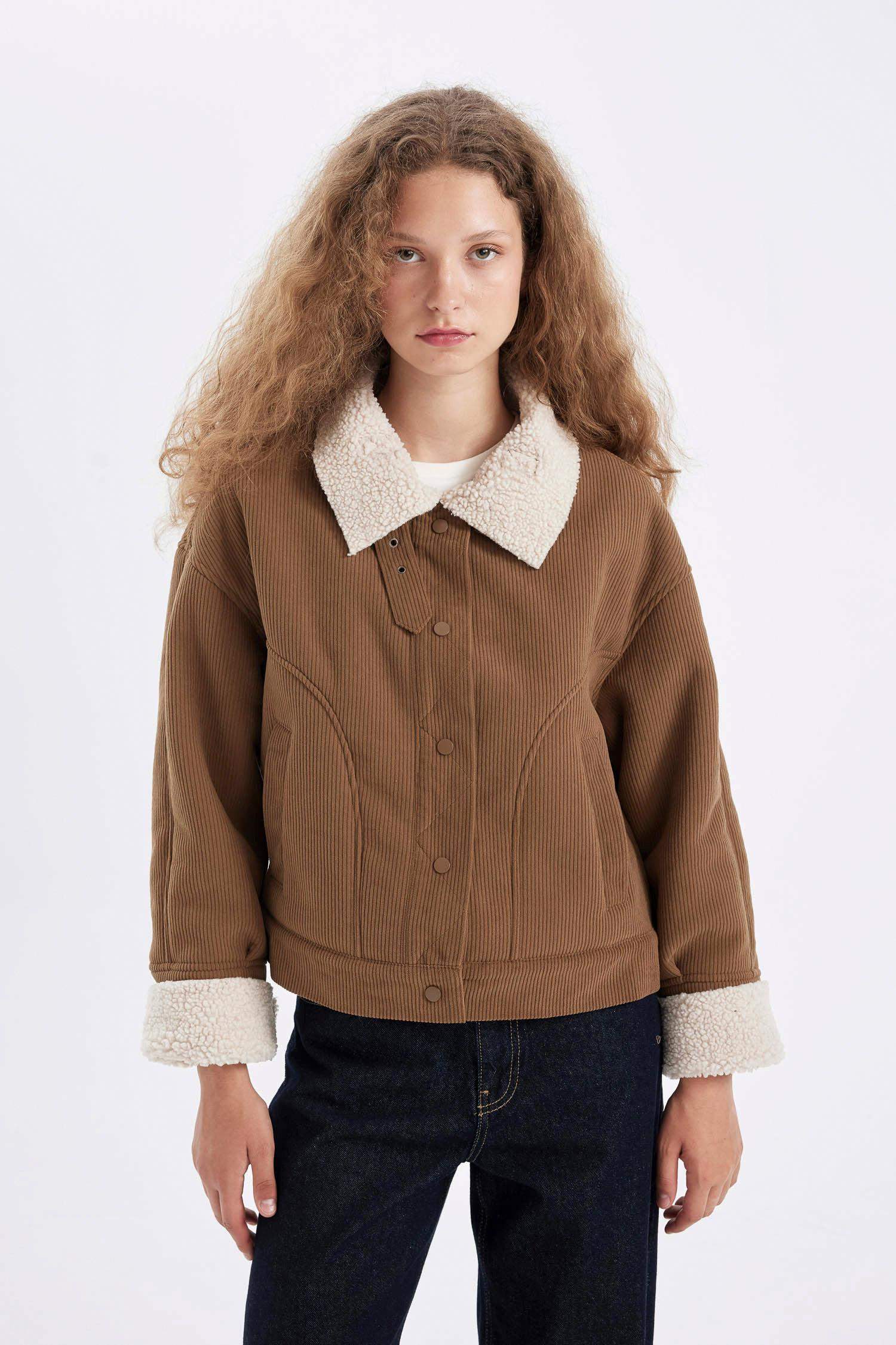 Regular Kalıp Kadife Mont Polo Yaka Çıtçıtlı İçi Suni Kürklü Ceket