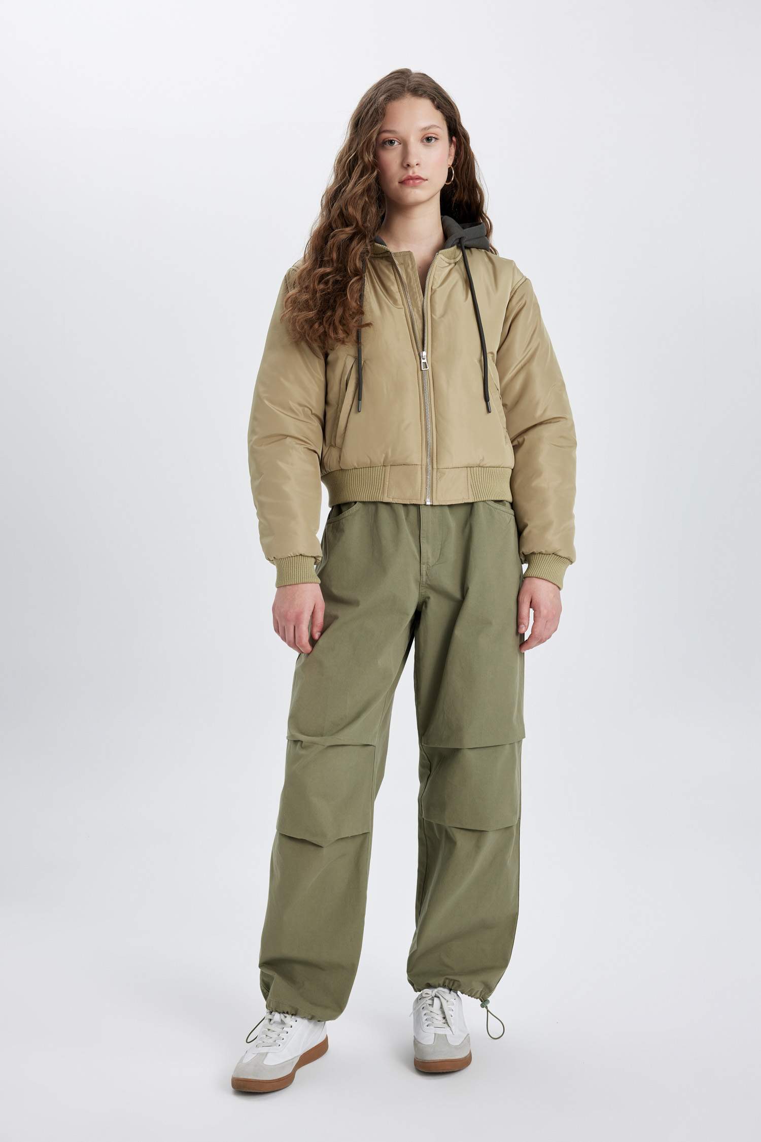 Regular Kalıp Kapüşonlu Fermuarlı Cepli Bomber Ceket Mont