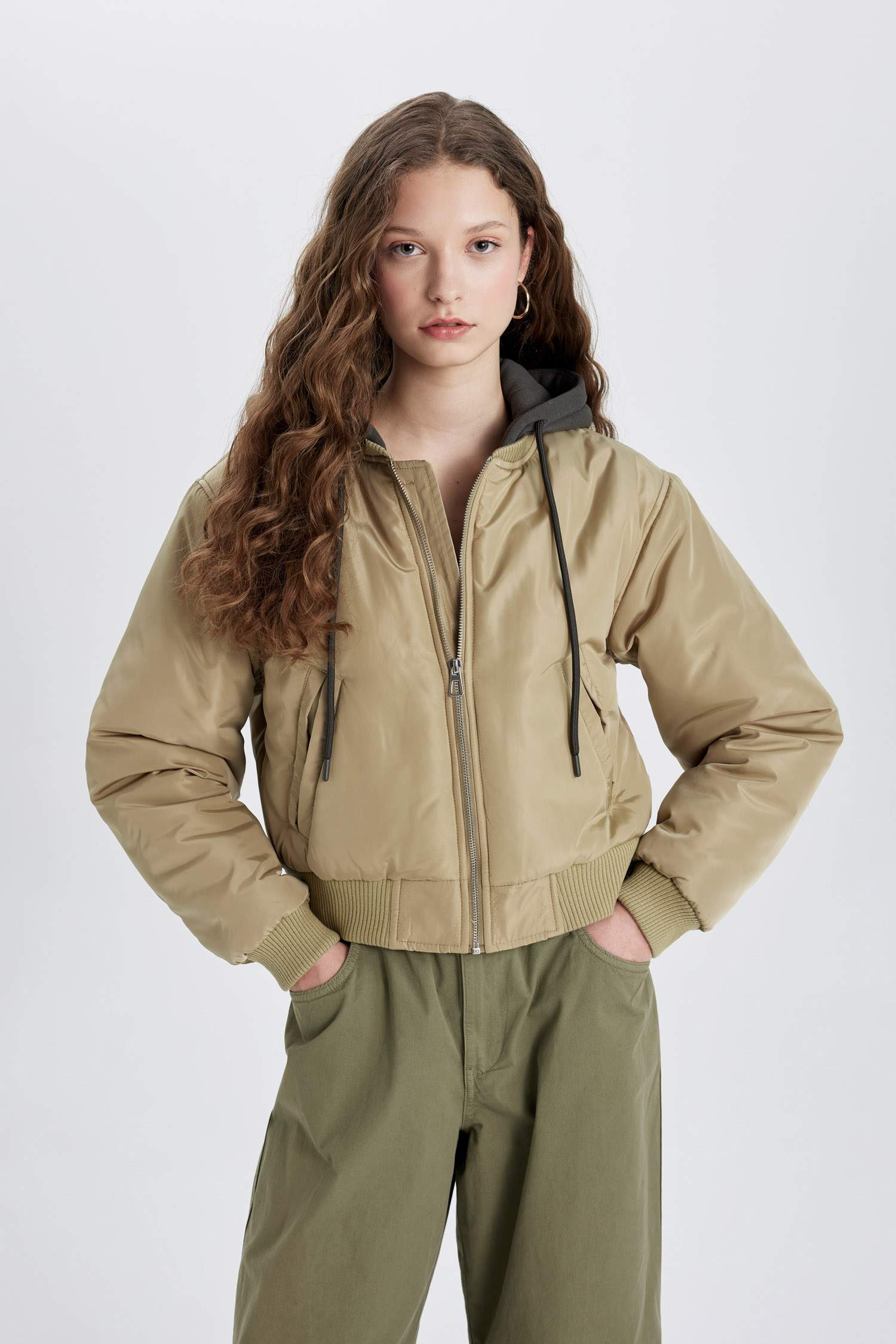 Regular Kalıp Kapüşonlu Fermuarlı Cepli Bomber Ceket Mont