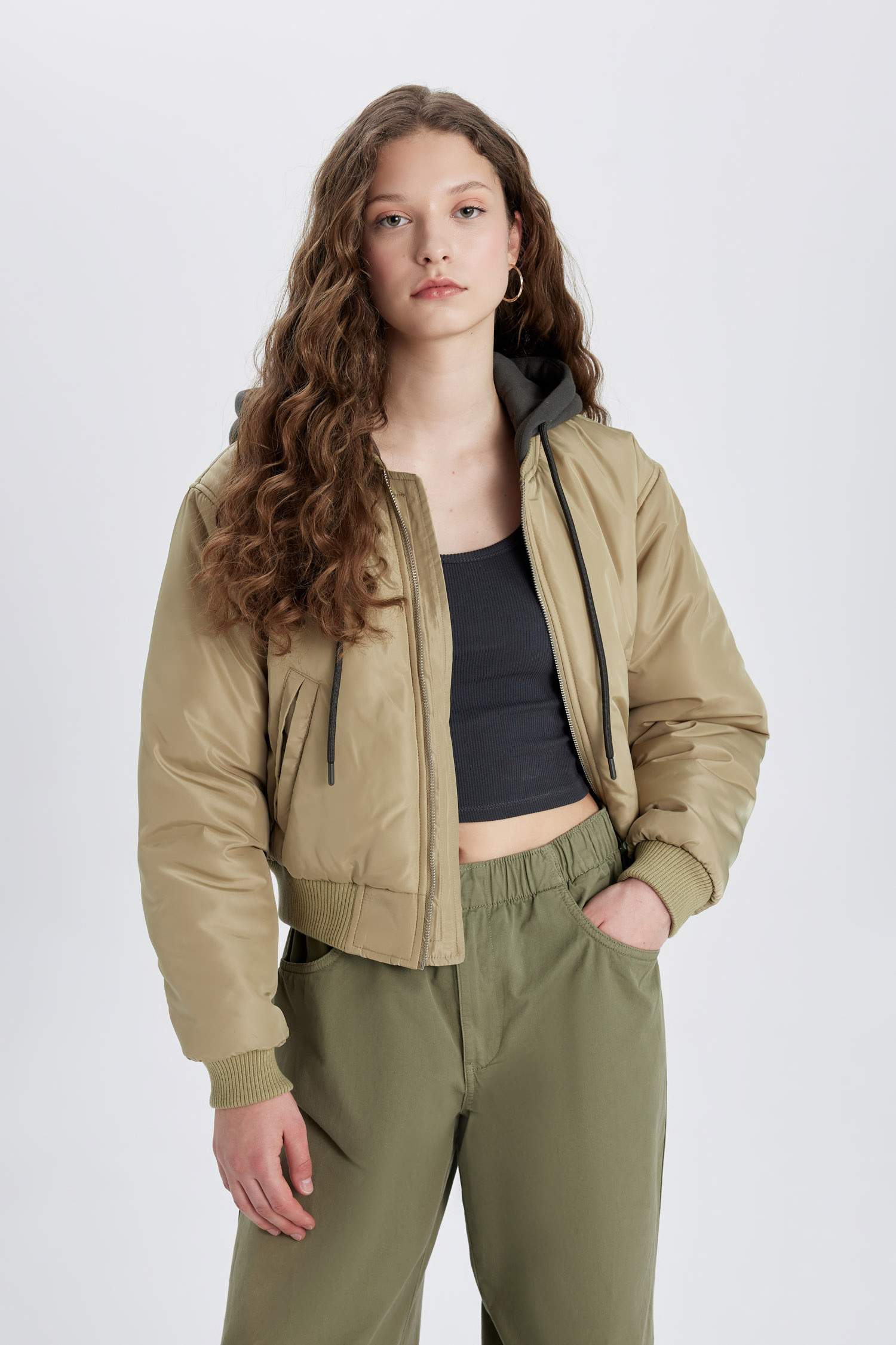 Regular Kalıp Kapüşonlu Fermuarlı Cepli Bomber Ceket Mont