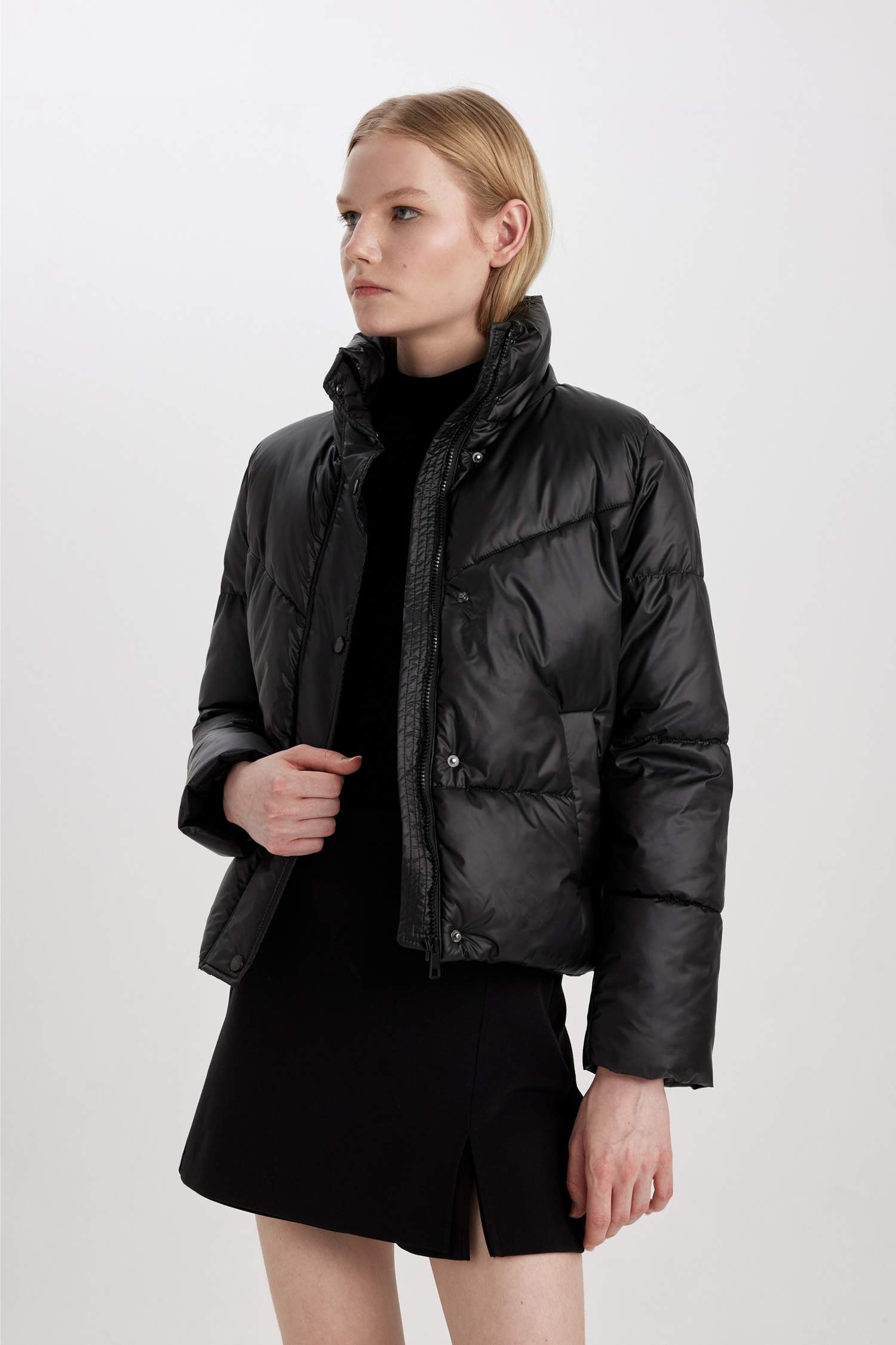 Su İtici Şişme Mont Dik Yaka Fermuar Çıtçıtlı Cepli